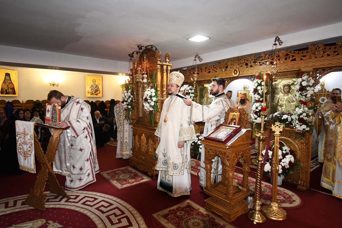 Hramul paraclisului Mănăstirii Hadâmbu, serbat prin Liturghie arhierească