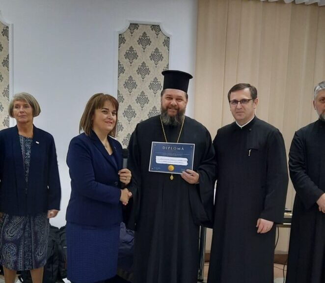 Foto: arhiepiscopiaaradului.ro Gala excelenței la Universitatea „Aurel Vlaicu” din Arad