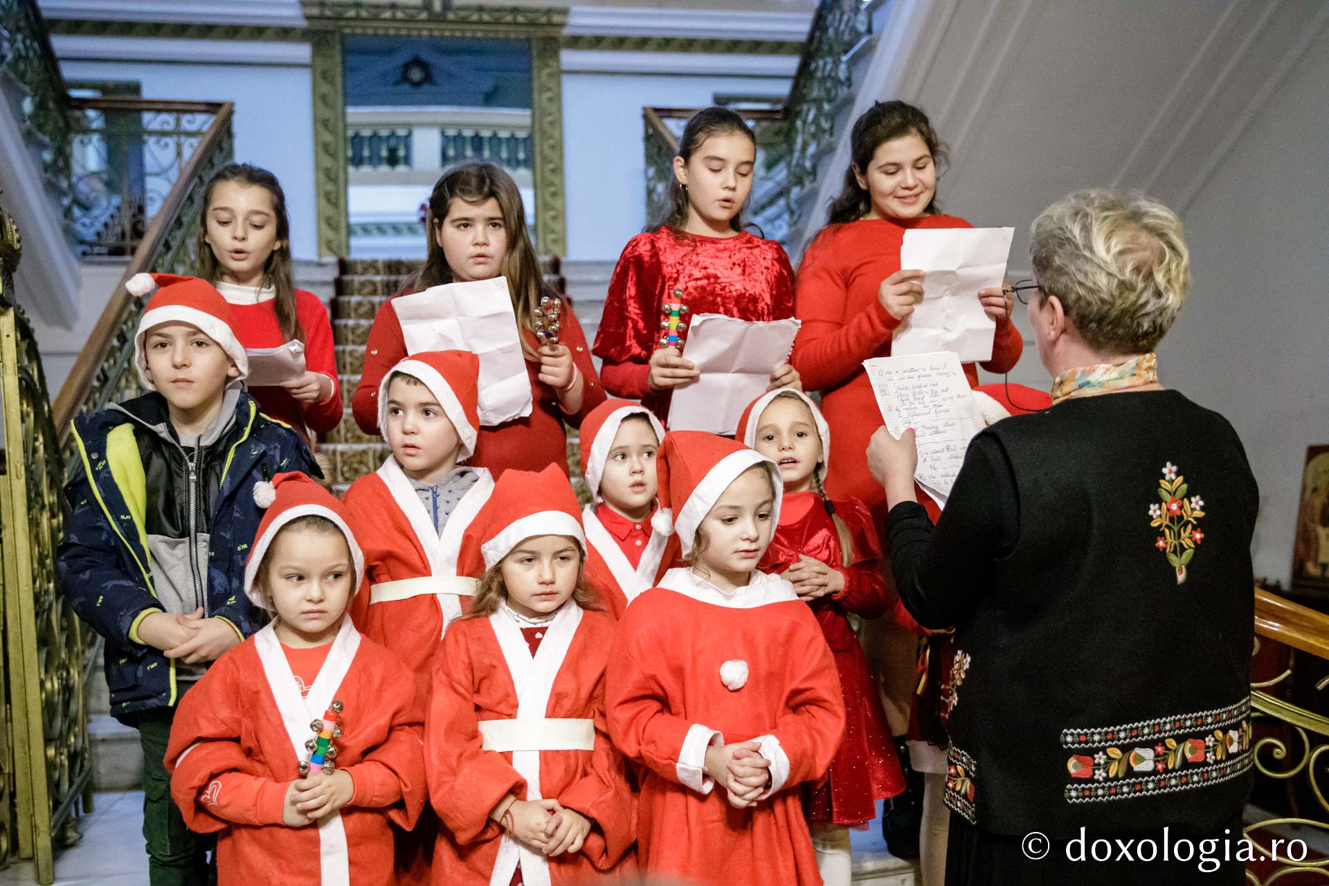 (Foto) Grădinița Albești, comuna Brăești – Colindători la Reședința Mitropolitană 2022