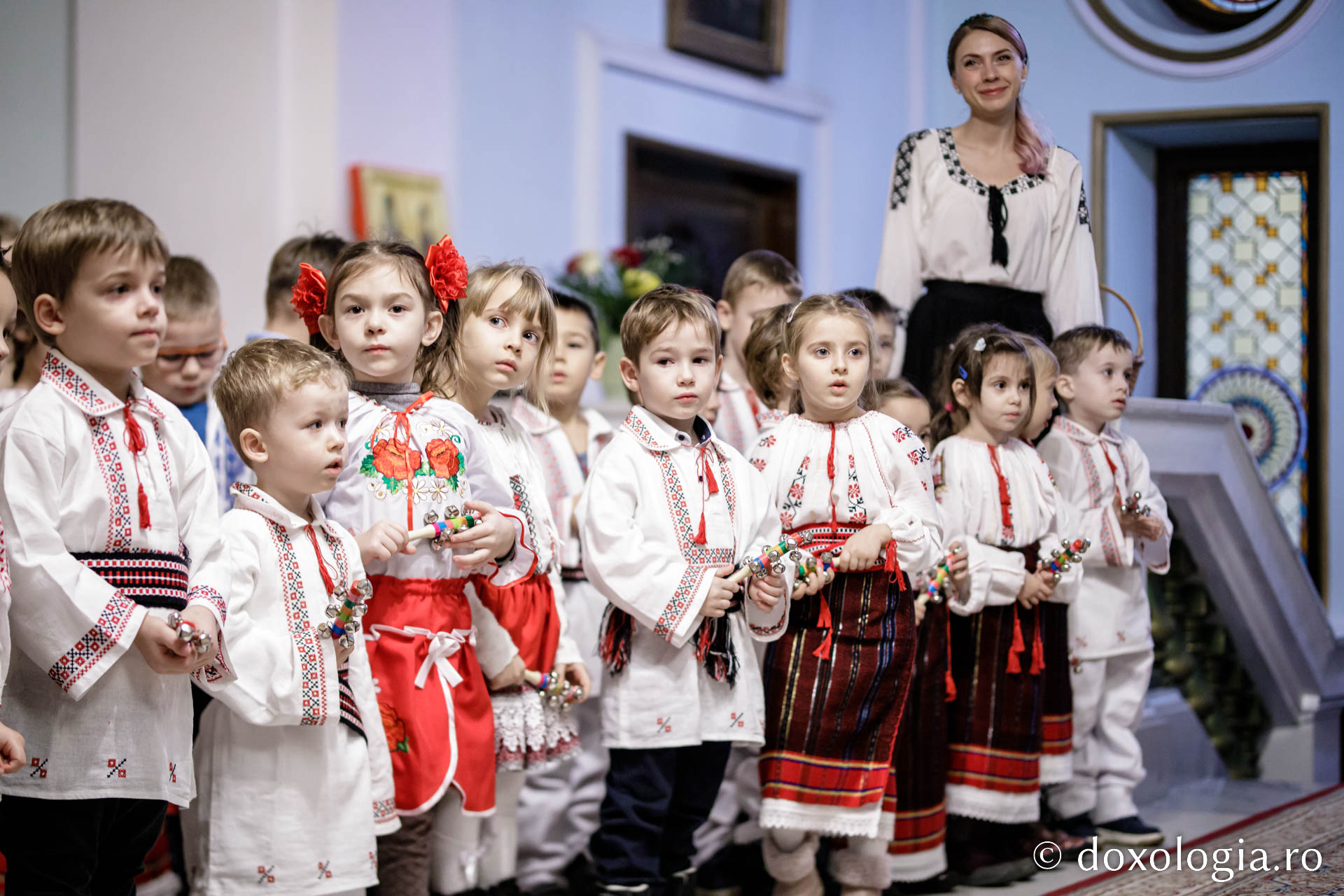 (Foto) Grădinița cu program prelungit nr. 4 din Iași, grupa mijlocie – Colindători la Reședința Mitropolitană 2022