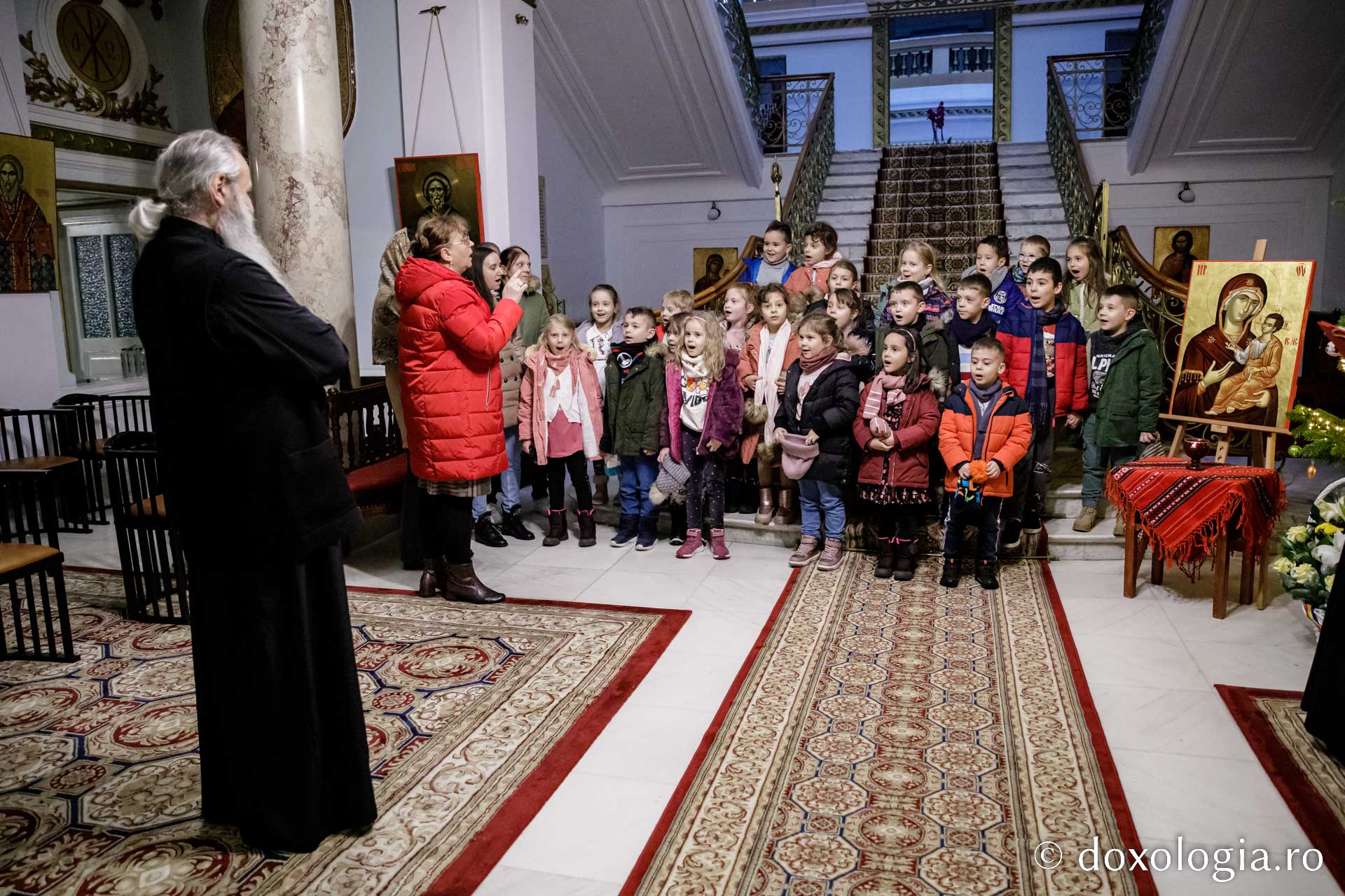 (Foto) Grădinița cu program prelungit nr. 16, Iași – Colindători la Reședința Mitropolitană 2022