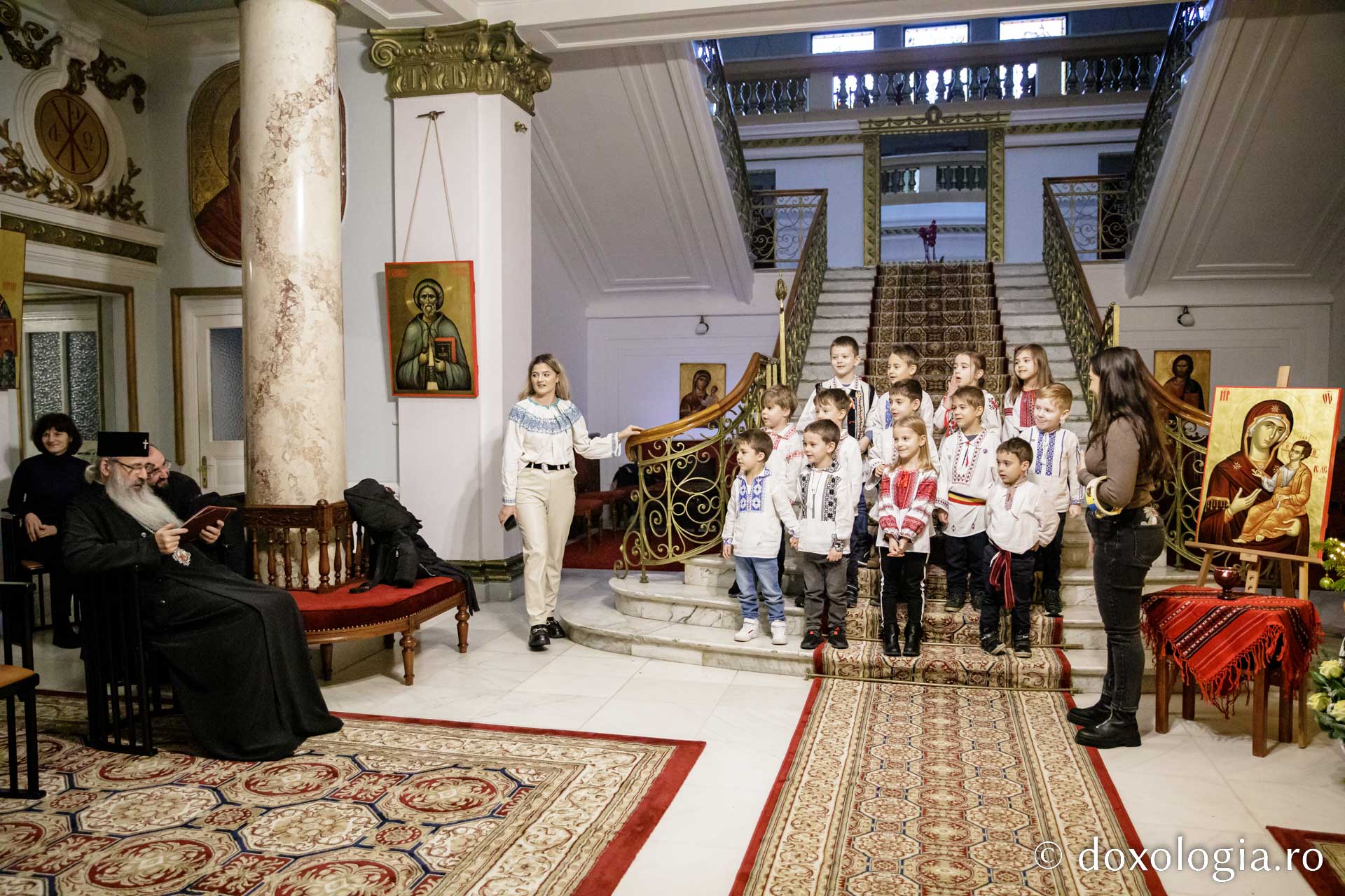 (Foto) Grădinița Sf. Sava – Colindători la Reședința Mitropolitană 2022