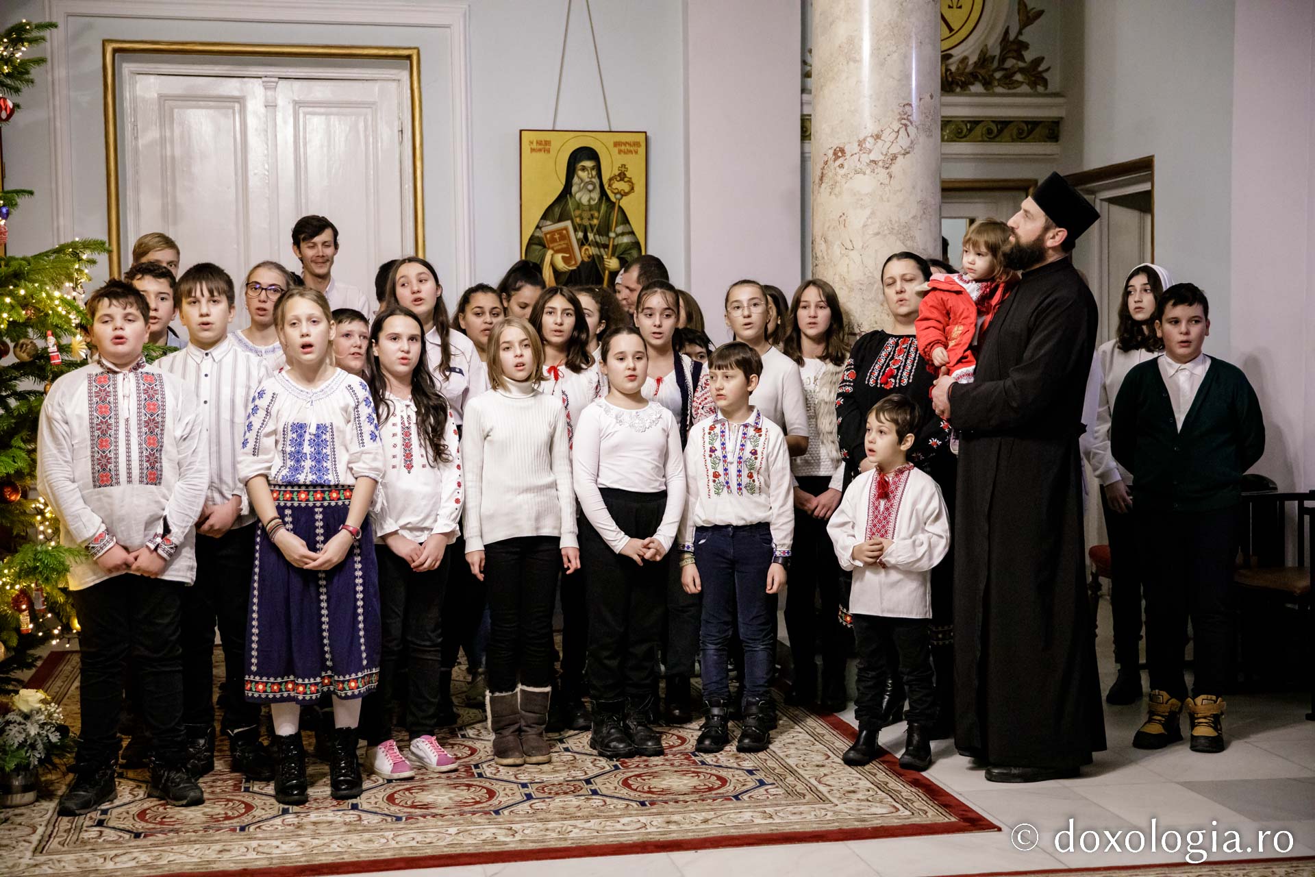 (Foto) Parohia Moreni – Colindători la Reședința Mitropolitană 2022