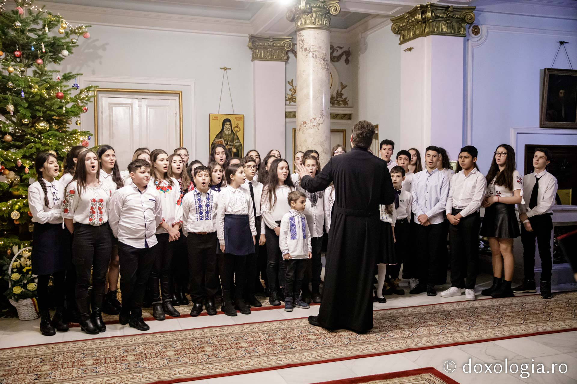 (Foto) Parohia Moșna – Colindători la Reședința Mitropolitană 2022