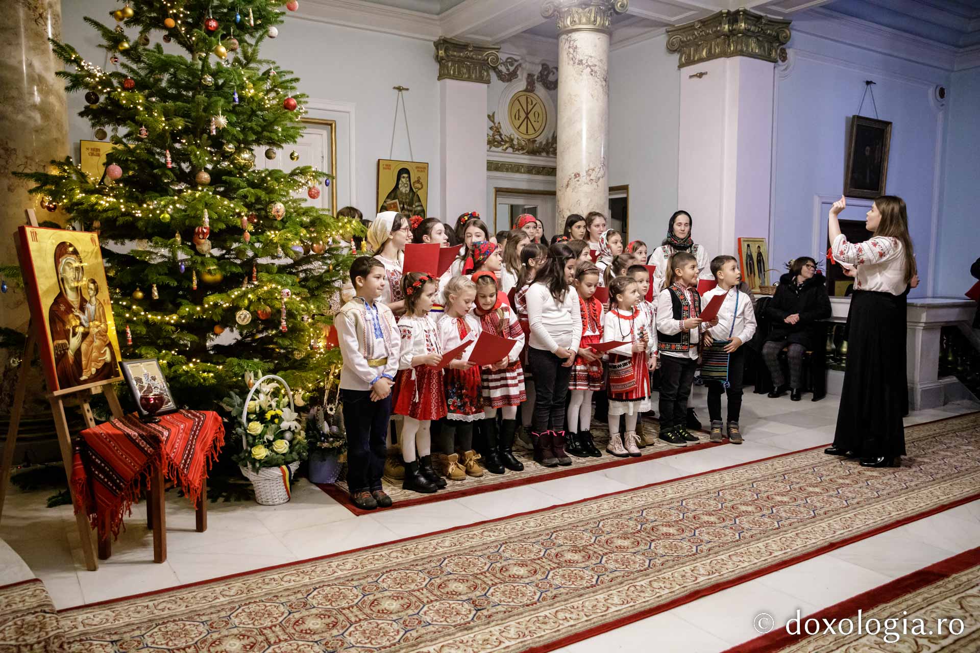 (Foto) Parohia Tomești Deal – Colindători la Reședința Mitropolitană 2022