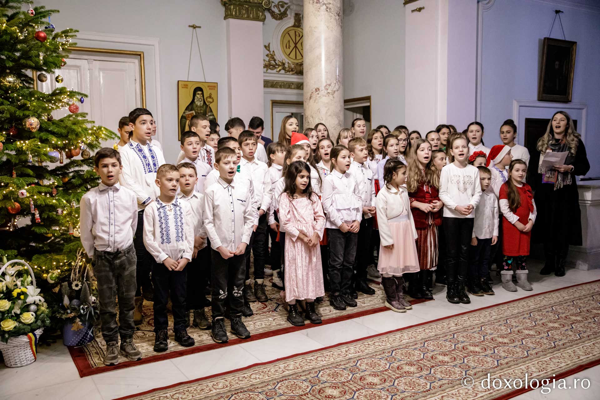 (Foto) Parohia Țuțora, Iași – Colindători la Reședința Mitropolitană 2022