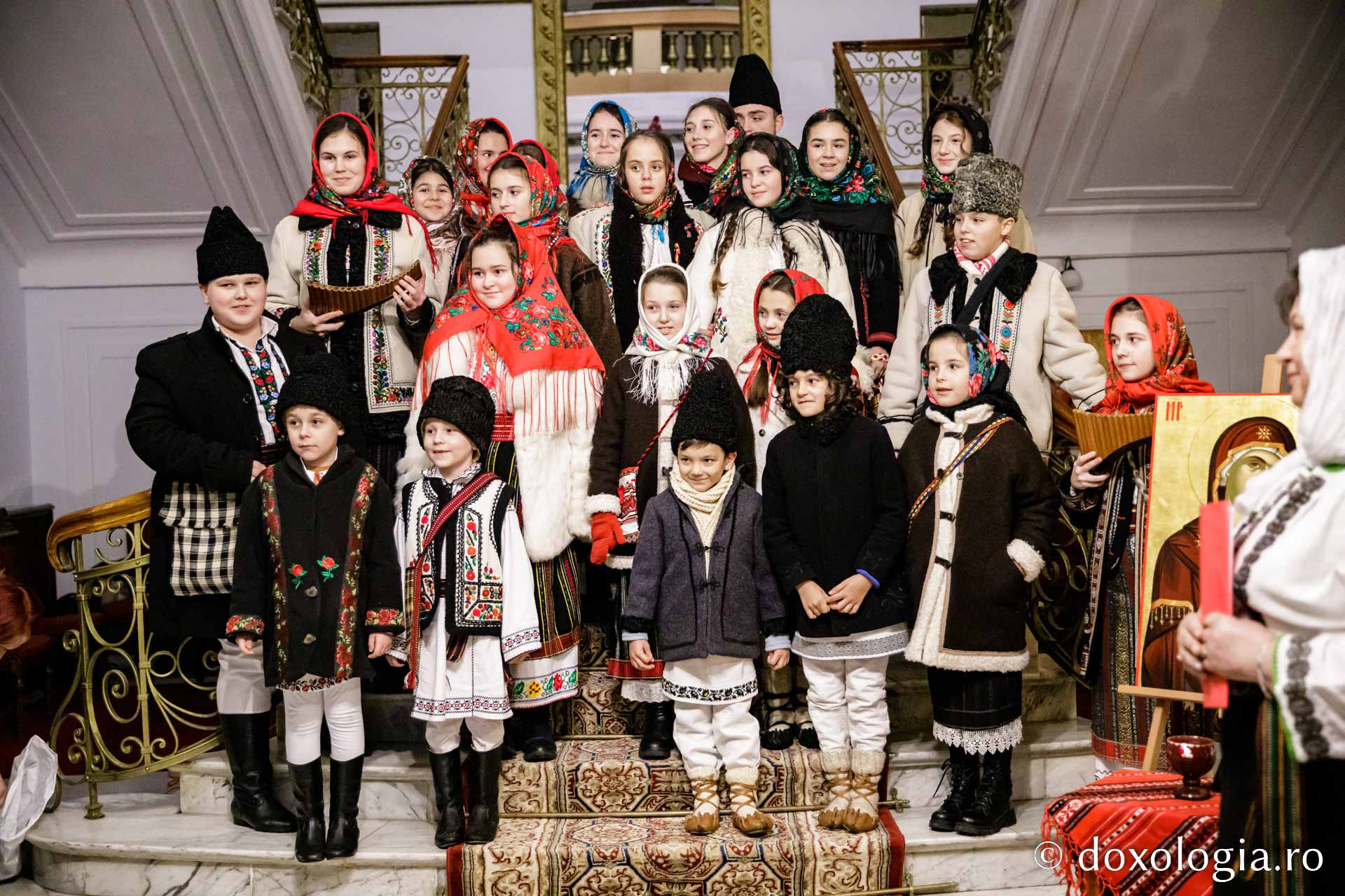 (Foto) Grupul de copii „Glasul Răzășene” – Colindători la Reședința Mitropolitană 2022