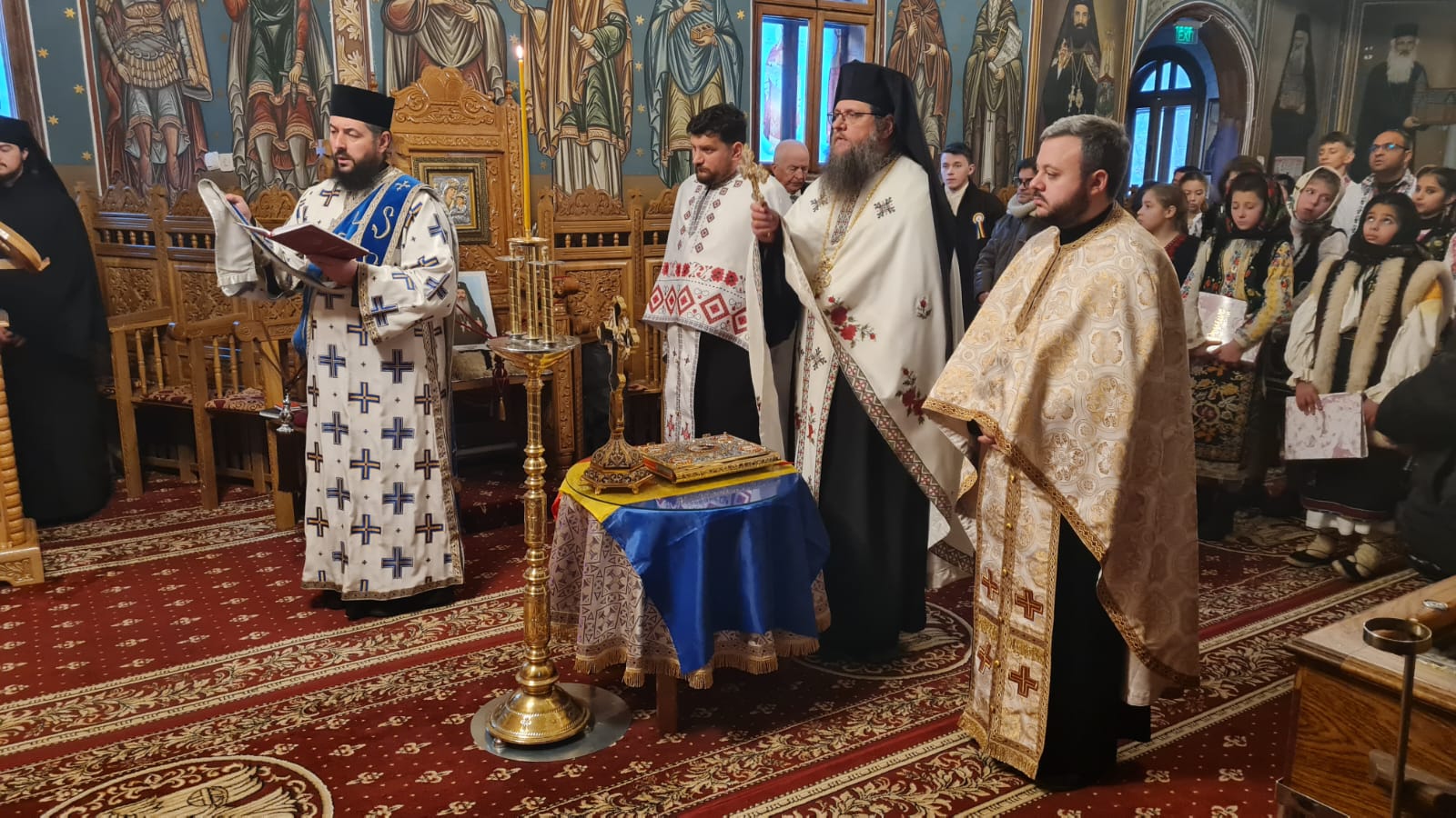 Sărbătoarea Sfântului Andrei și Ziua Națională a României, la Mănăstirea nemțeană „Sfânta Cruce”