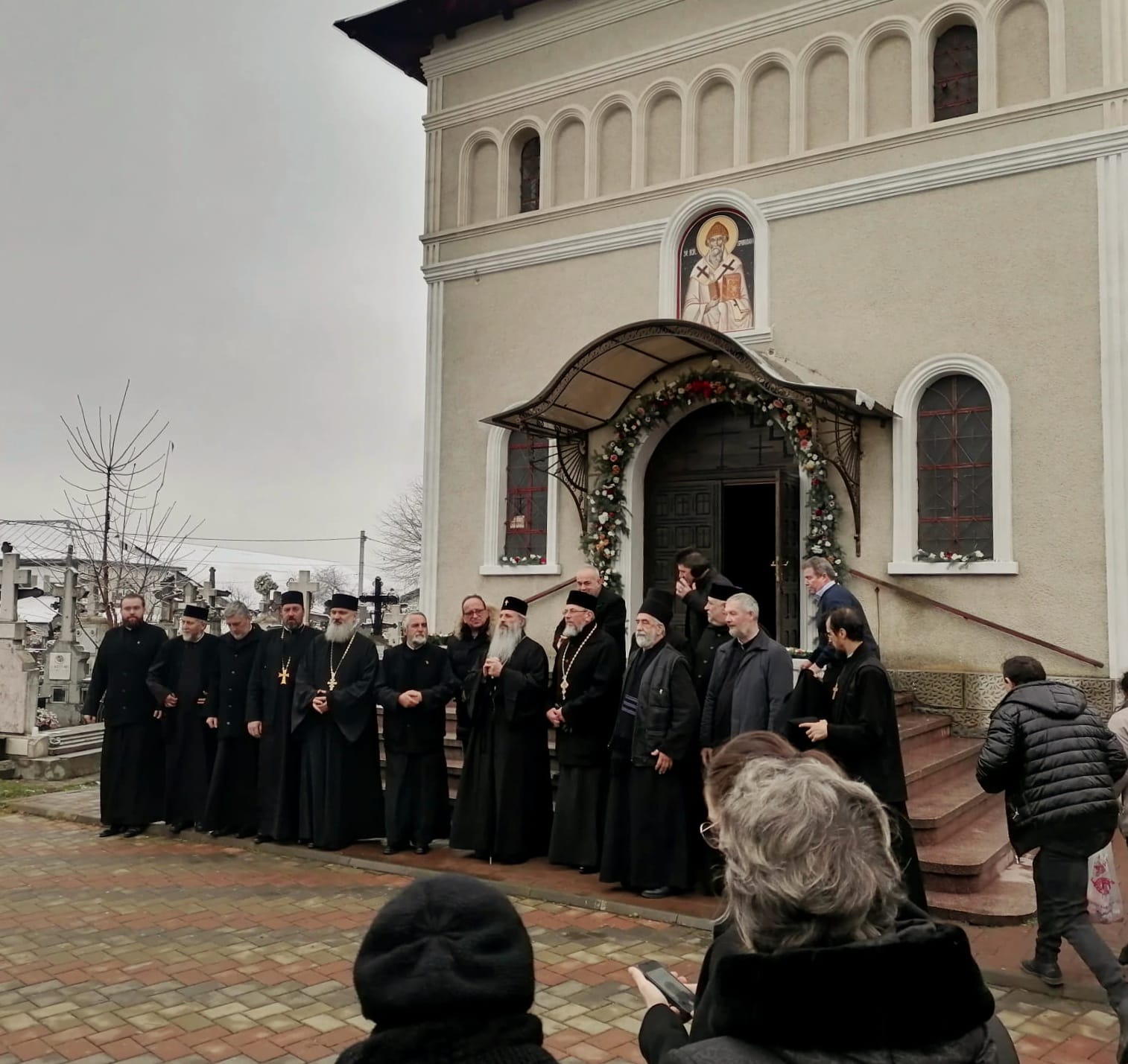 Slujbă arhierească la hramul Bisericii „Sfântul Spiridon” din Târgu Neamț