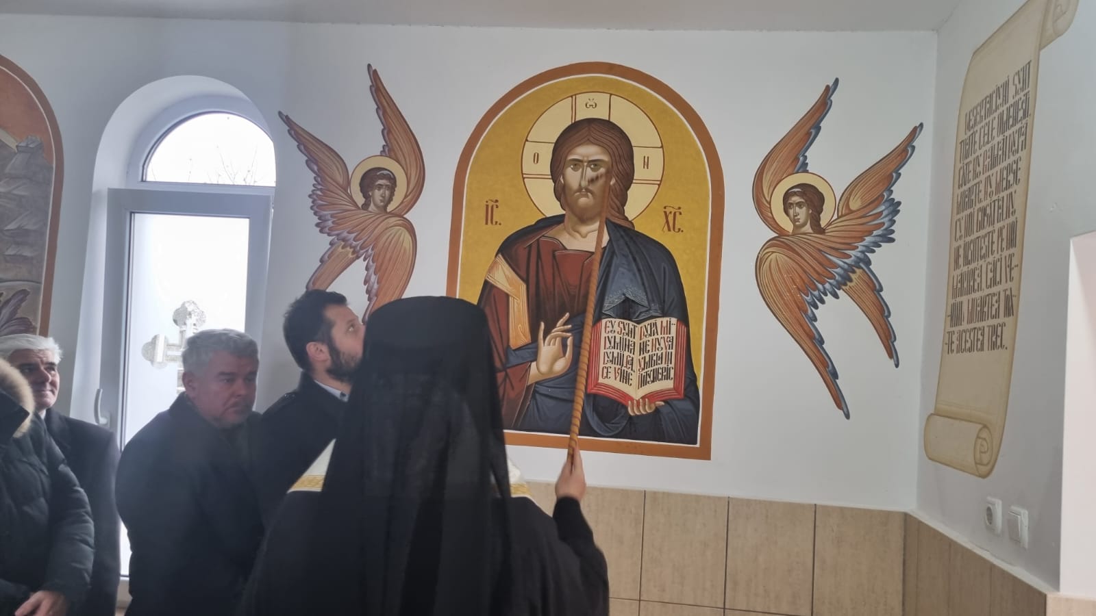 Slujbă arhierească la hramul Bisericii „Sfântul Spiridon” din Târgu Neamț