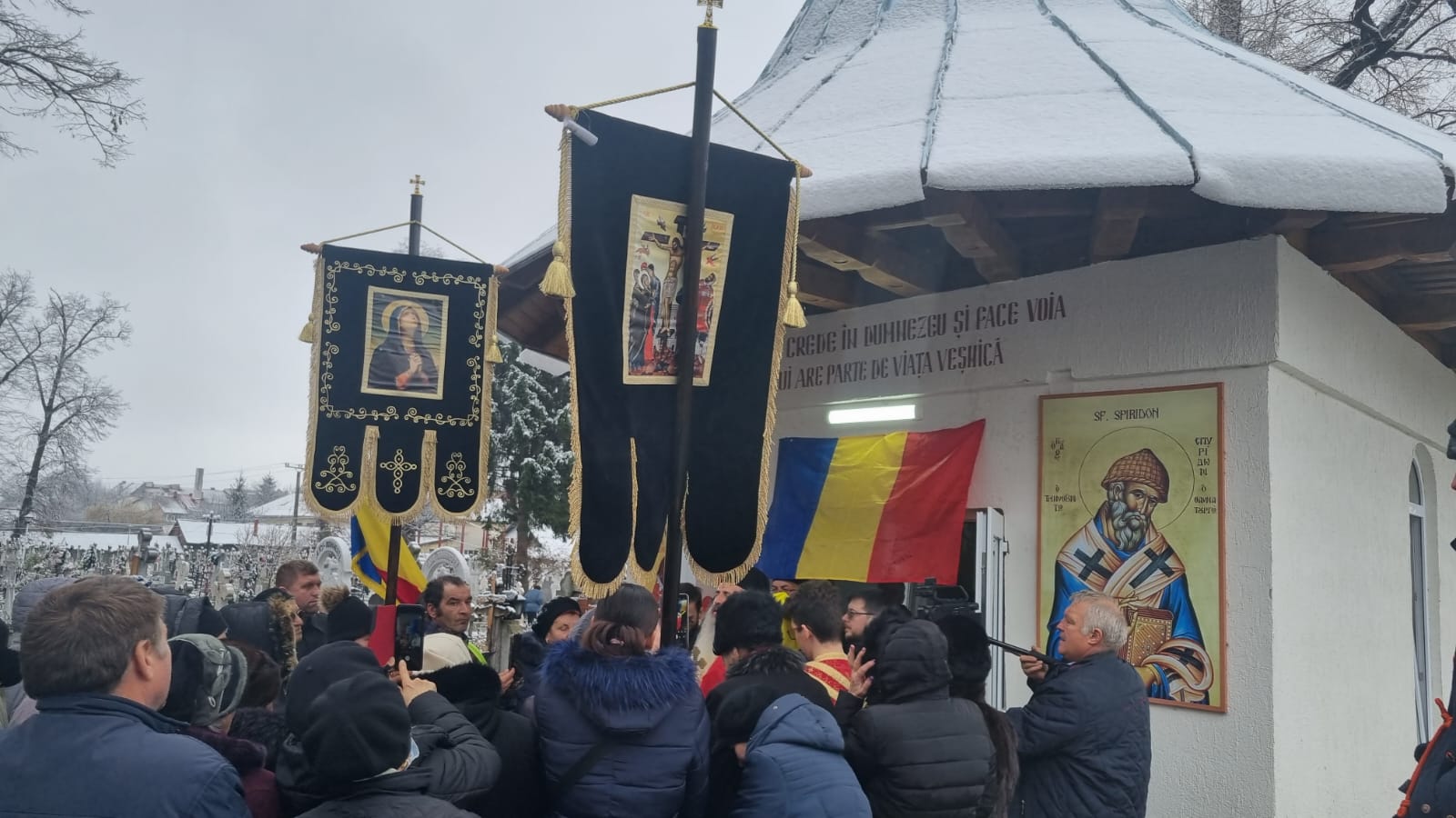 Slujbă arhierească la hramul Bisericii „Sfântul Spiridon” din Târgu Neamț
