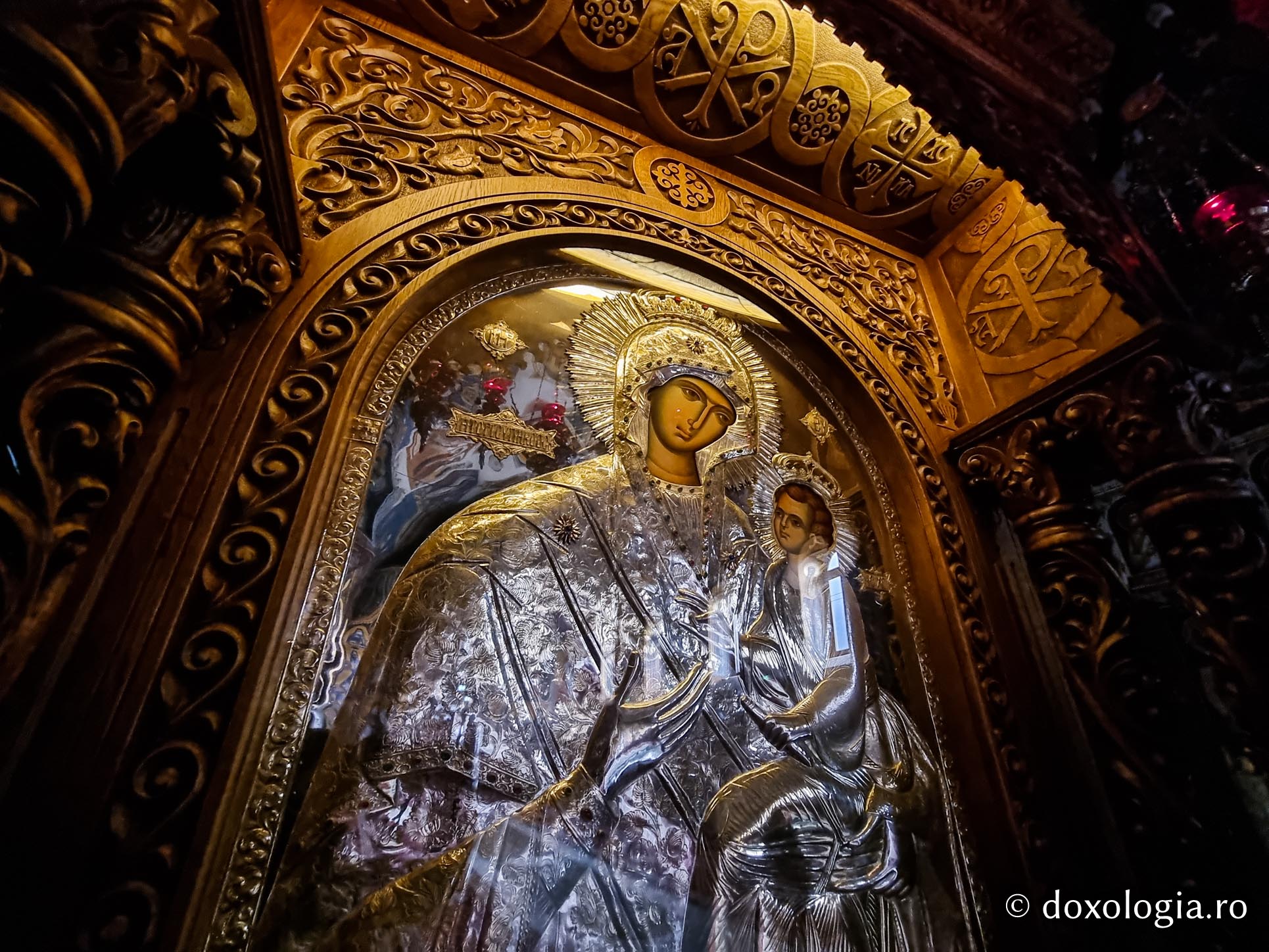 (Foto) Început de luna decembrie la Mănăstirea Pângărați