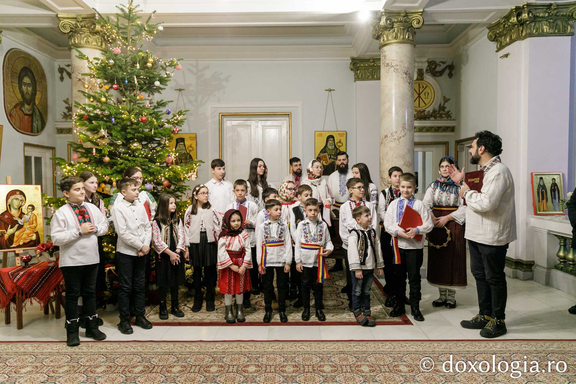 (Foto) Mini Byzantion – Colindători la Reședința Mitropolitană 2022