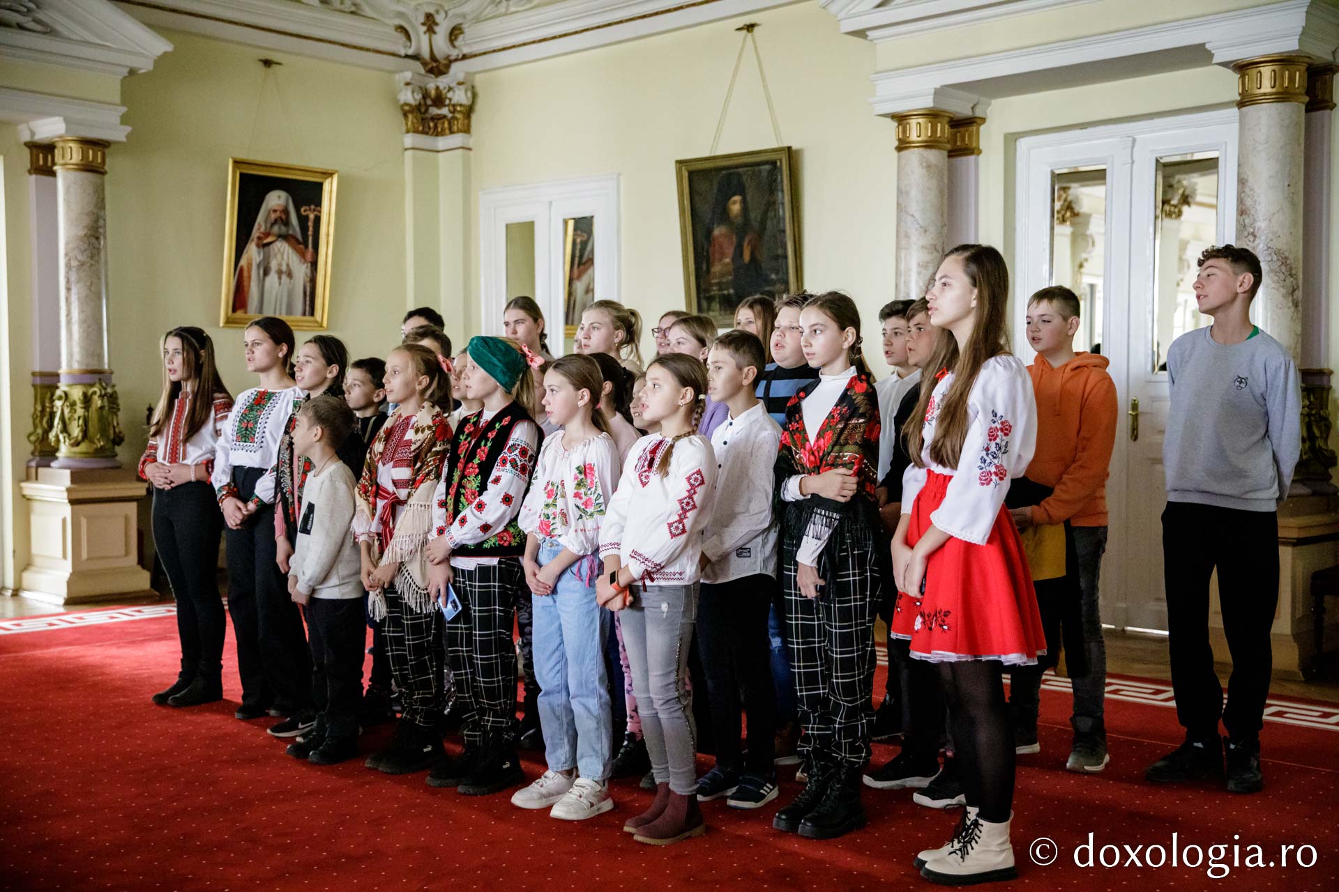 (Foto) Parohia Boroșoaia – Colindători la Reședința Mitropolitană 2022