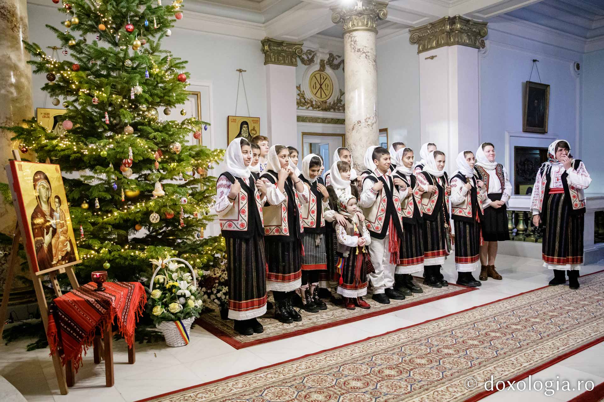 (Foto) Parohia Humosu – Colindători la Reședința Mitropolitană 2022