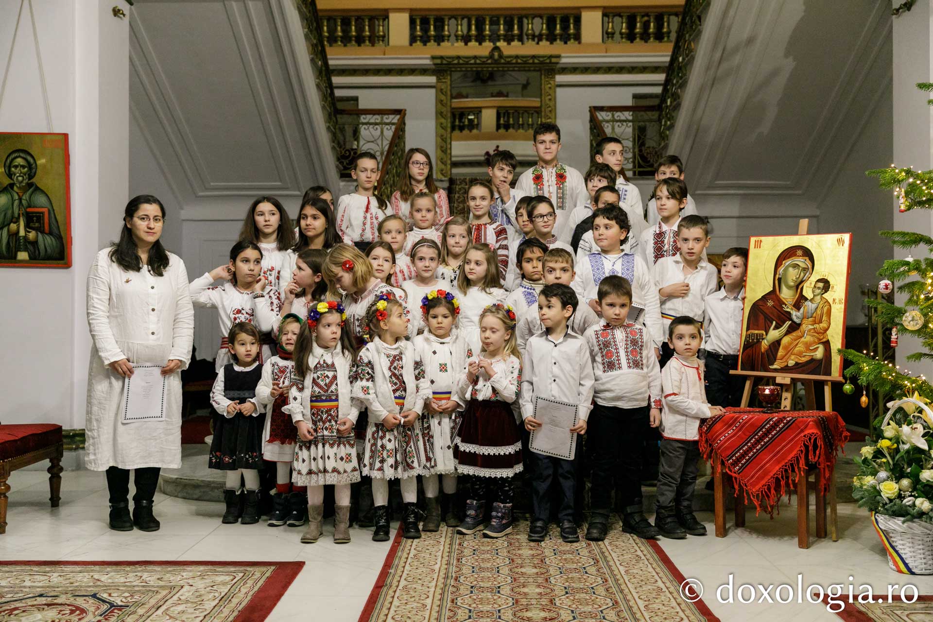 (Foto) Parohia Tălpălari – Colindători la Reședința Mitropolitană 2022