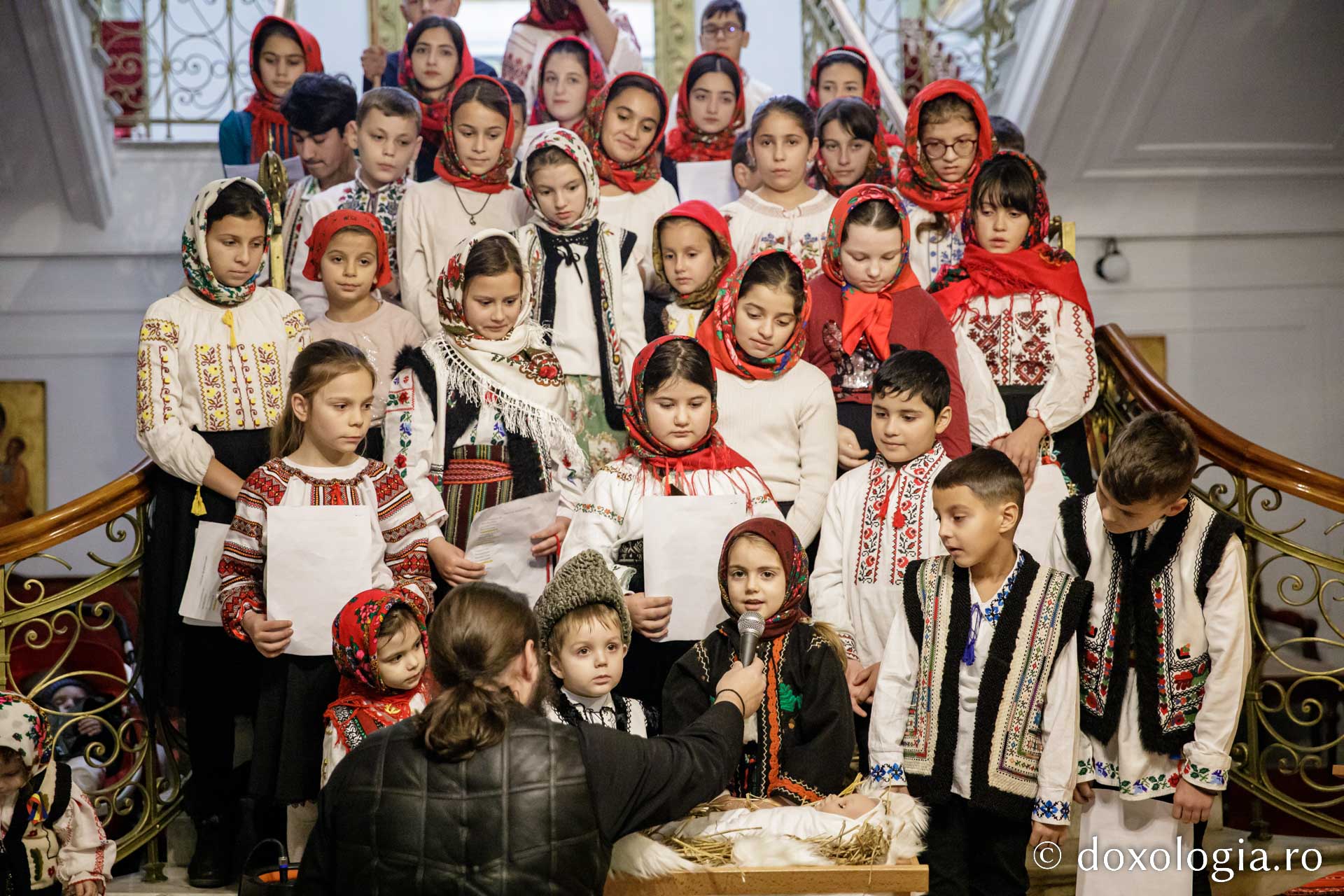 (Foto) Parohia Țolici - Neamț – Colindători la Reședința Mitropolitană 2022