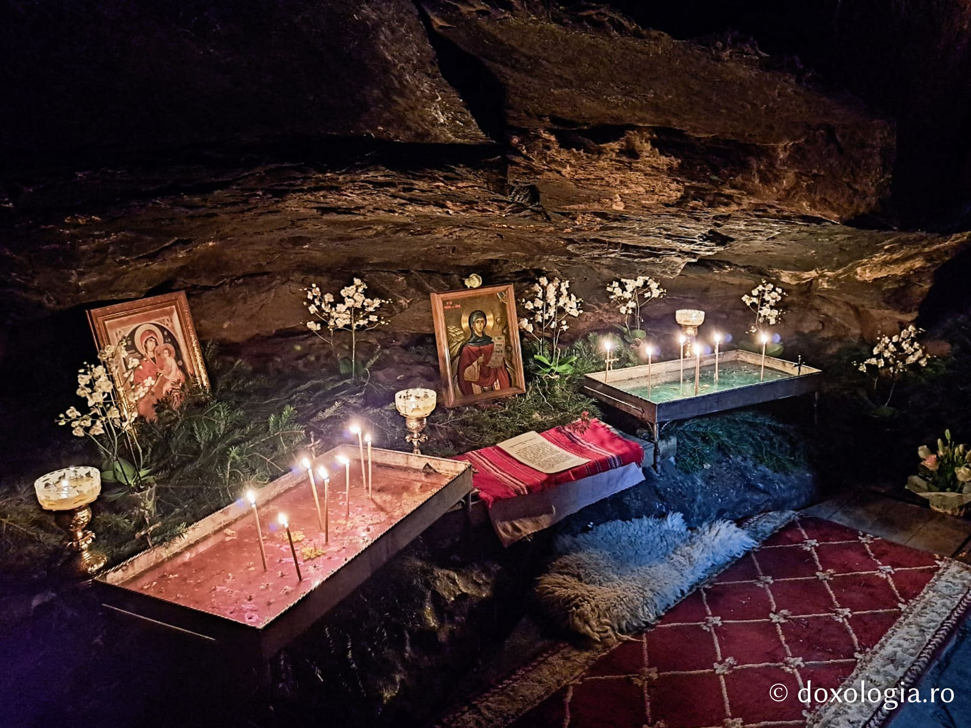 (Foto) Peștera Sfintei Cuvioase Teodora de la Sihla în ajun de Crăciun