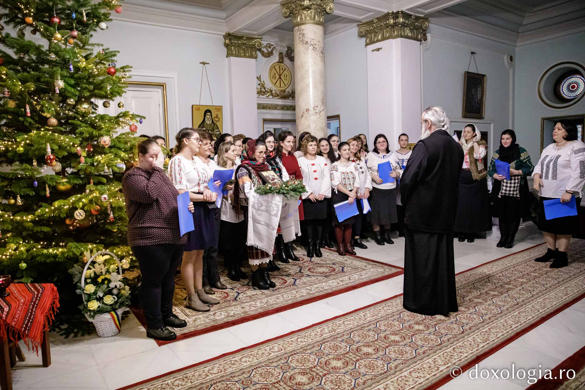 (Foto) Policlinica Providența – Colindători la Reședința Mitropolitană 2022