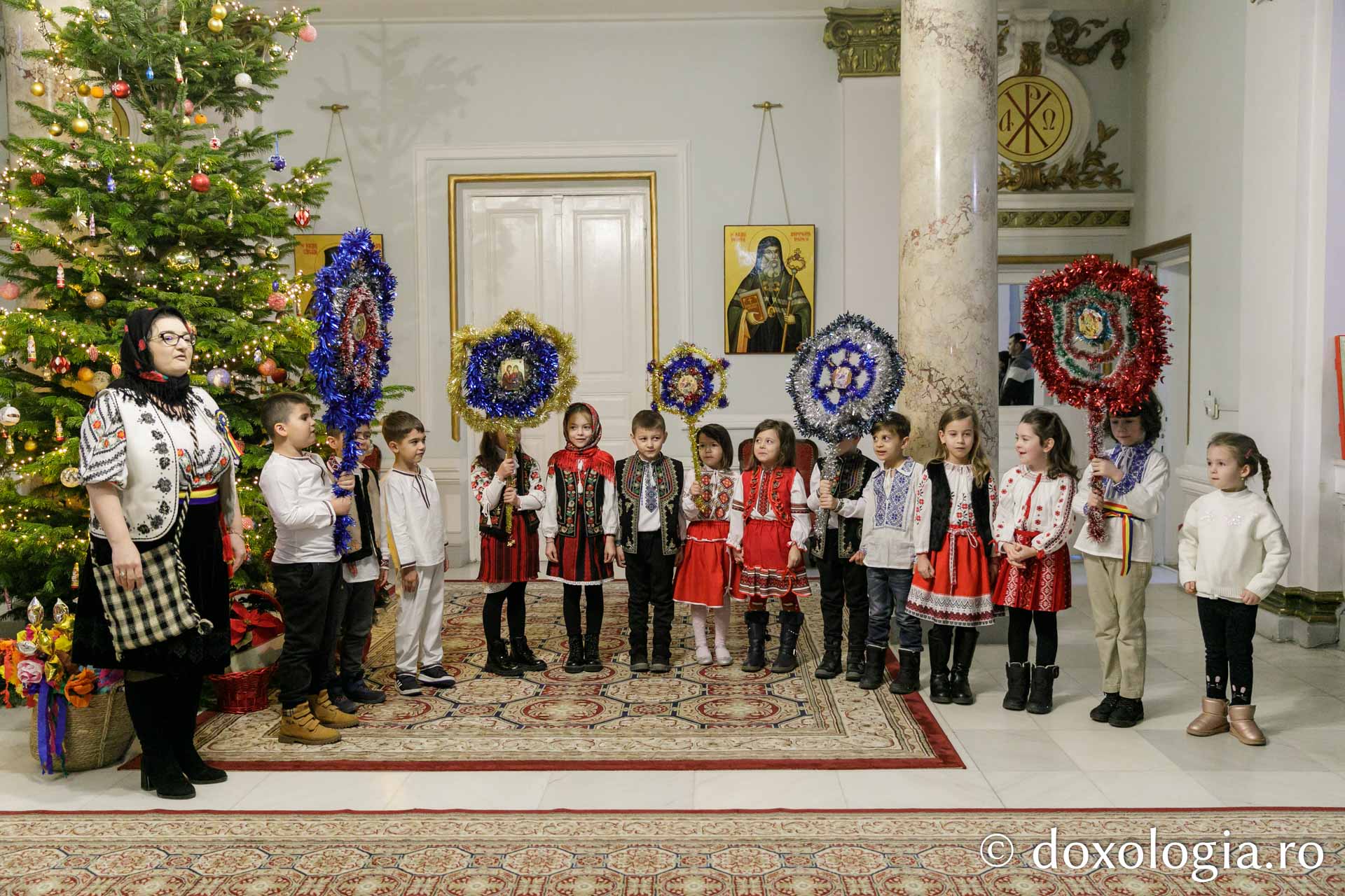 (Foto) Școala Gimnazială „B.P. Hașdeu” Iași – Colindători la Reședința Mitropolitană 2022