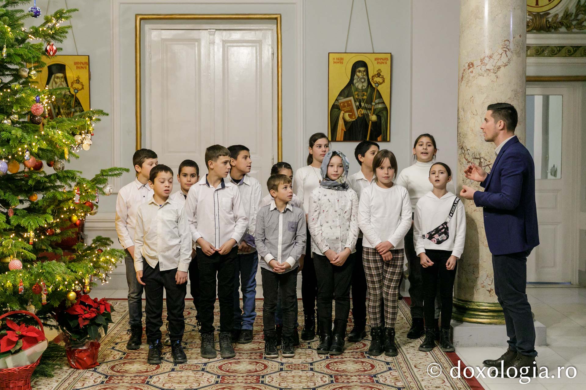 (Foto) Școala Vonești, clasa a IV-a – Colindători la Reședința Mitropolitană 2022