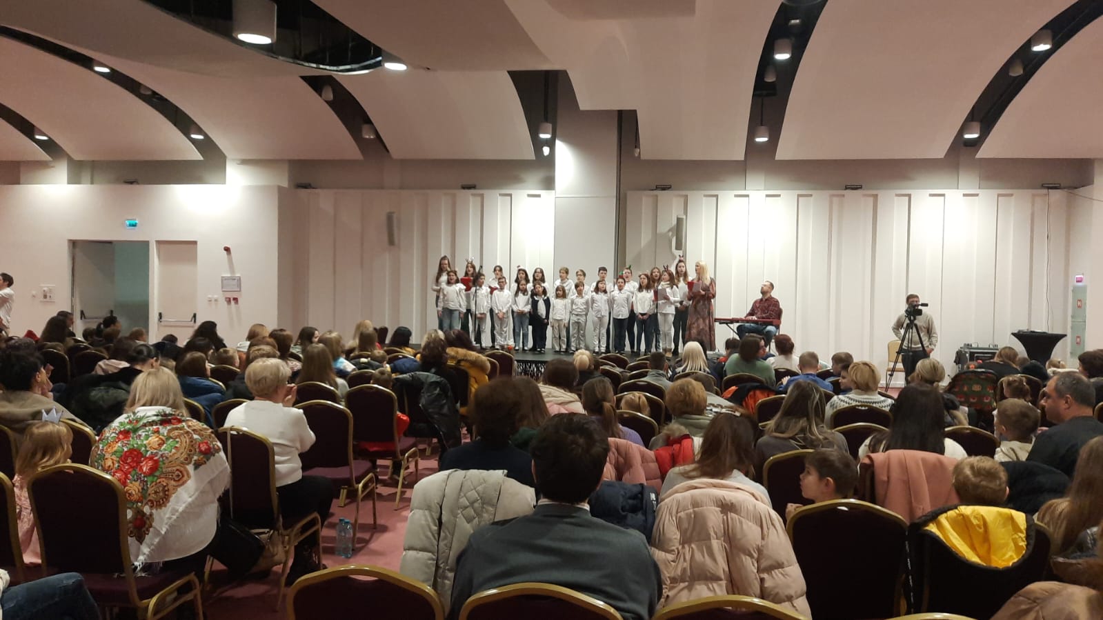 Serbare de Crăciun pentru refugiații din Ucraina, la Centrul de evenimente „Agora”