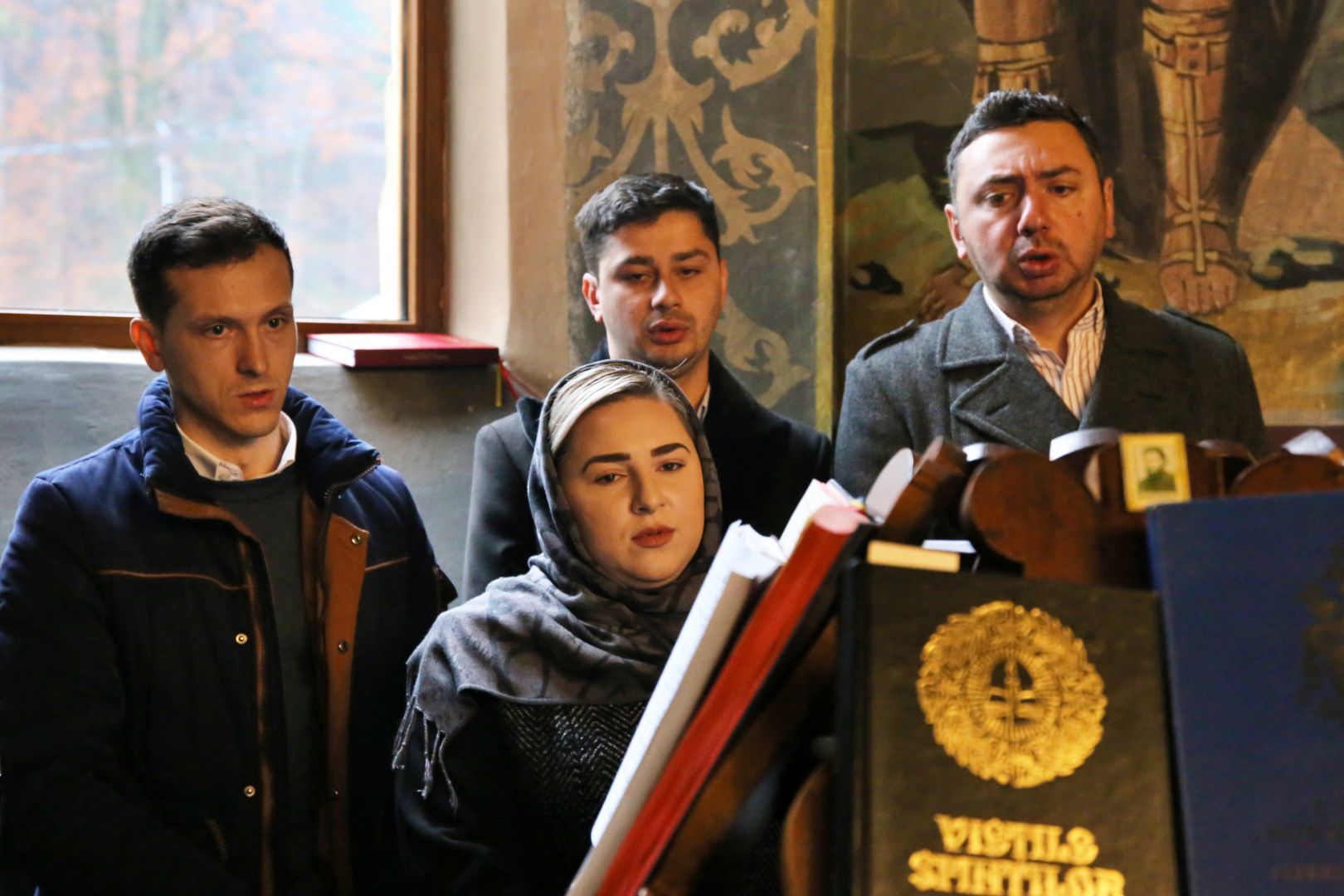 Foto: Flavius Popa Slujire arhierească la Izvorul Muntelui: Parohia are începând de astăzi un nou slujitor