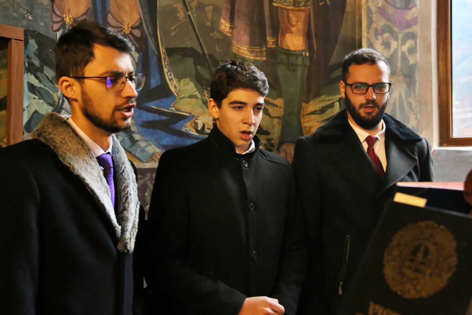 Foto: Flavius Popa Slujire arhierească la Izvorul Muntelui: Parohia are începând de astăzi un nou slujitor