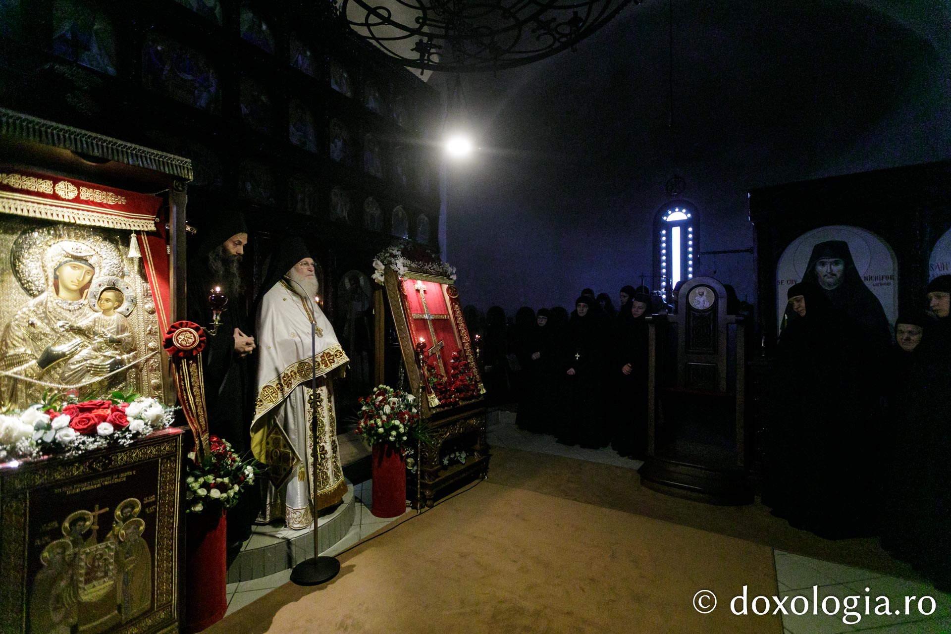 (Foto) A doua zi din cadrul vizitei Starețului Efrem Vatopedinul la mănăstirea Diaconești (Foto) A doua zi din cadrul vizitei Starețului Efrem Vatopedinul la mănăstirea Diaconești