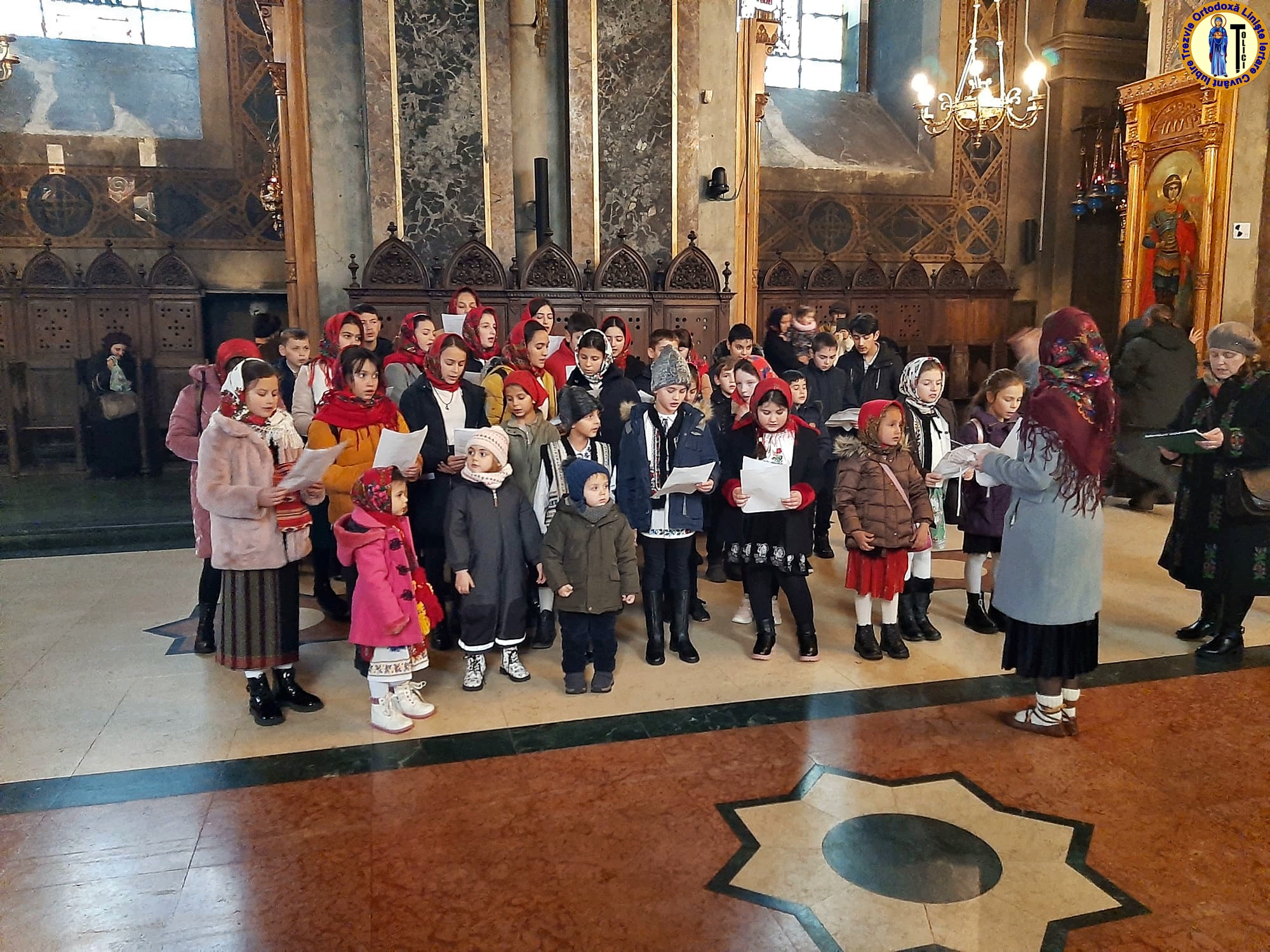 Membrii Corului „Bucuria” au colindat în capitala Moldovei