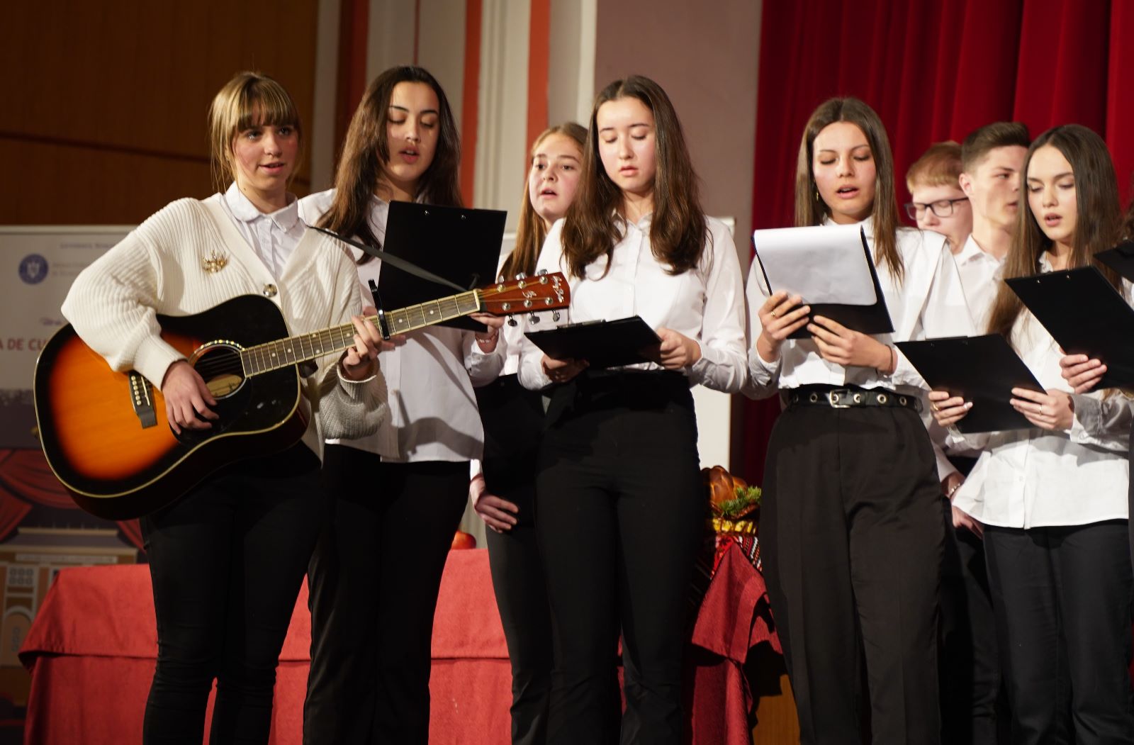 Diana și Sorin Gadola, invitații ultimei conferințe organizate de ASCOR Alba Iulia în Postul Nașterii Domnului