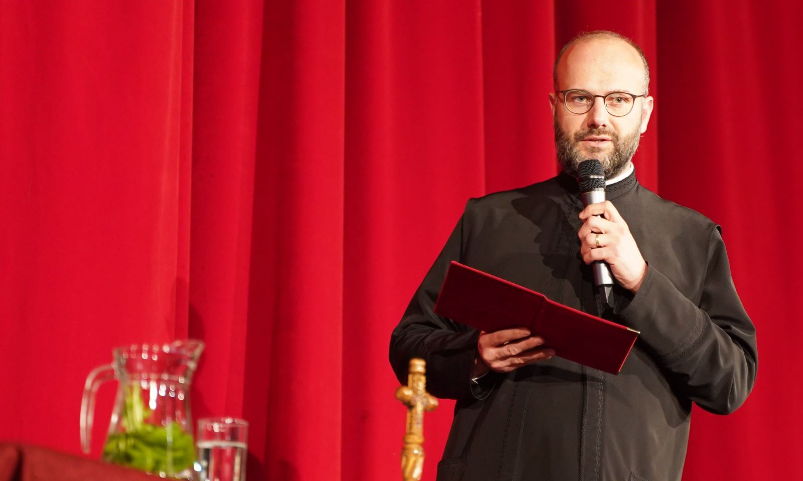 Diana și Sorin Gadola, invitații ultimei conferințe organizate de ASCOR Alba Iulia în Postul Nașterii Domnului