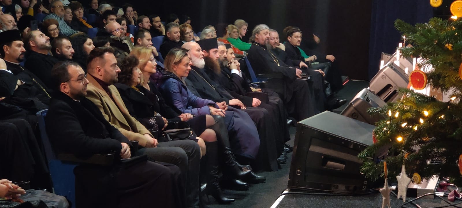 Cinci grupuri vocale și trei soliști au adus „Rugă Colindată” la Piatra Neamț