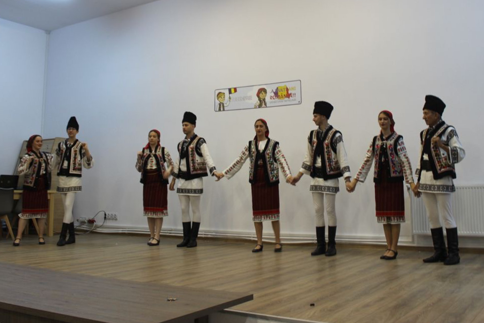 Ziua Națională sărbătorită de tinerii parohiei Rădeni-Neamț