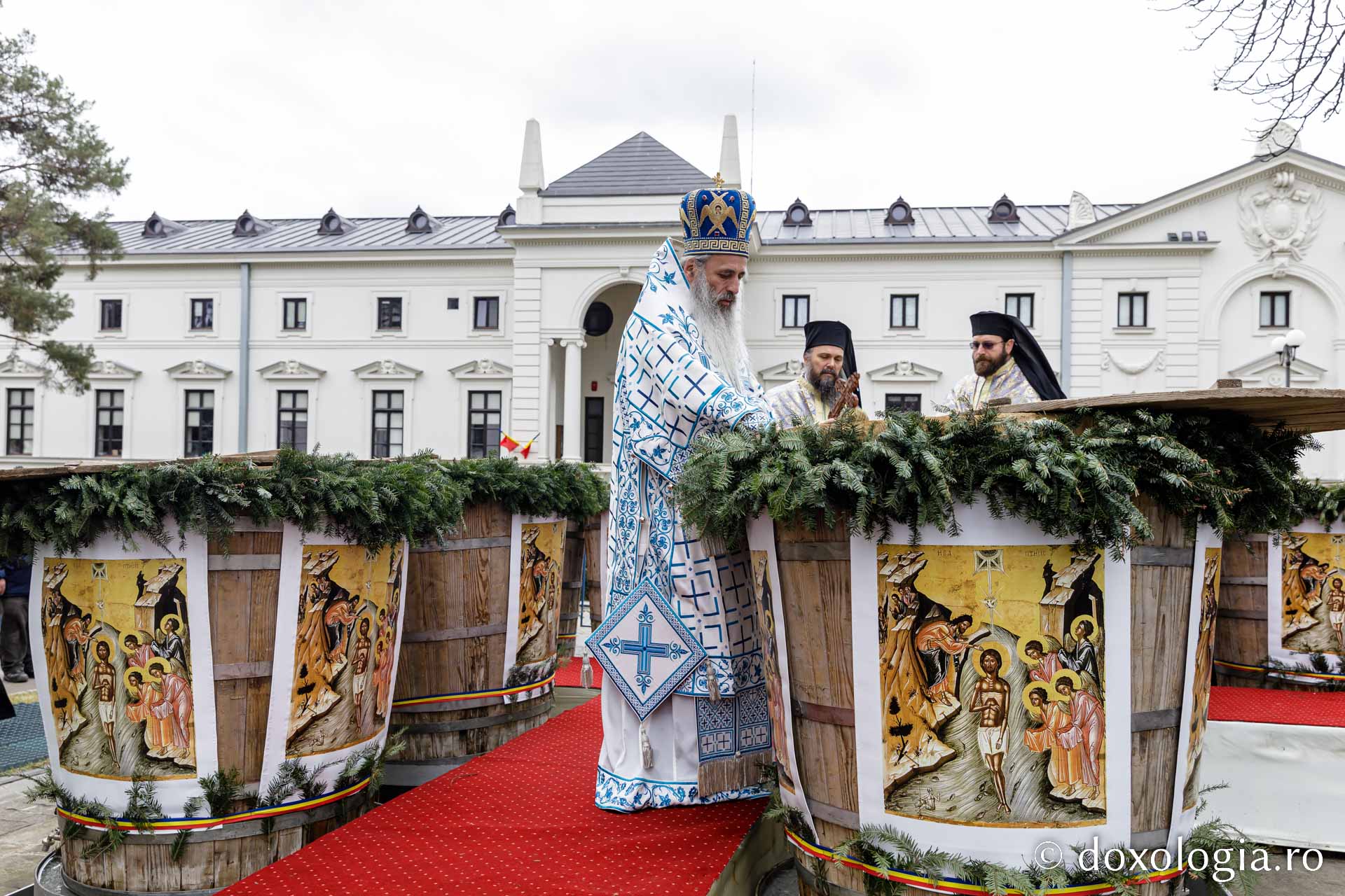 (Video) Praznicul Botezului Domnului și sfințirea apei, la Catedrala Mitropolitană din Iași