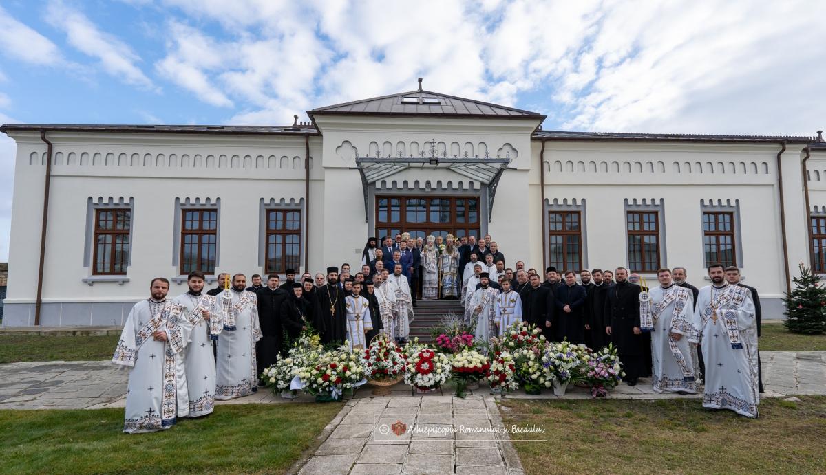 Înaltpreasfințitul Părinte Ioachim, de opt ani Arhiepiscopul Romanului și Bacăului