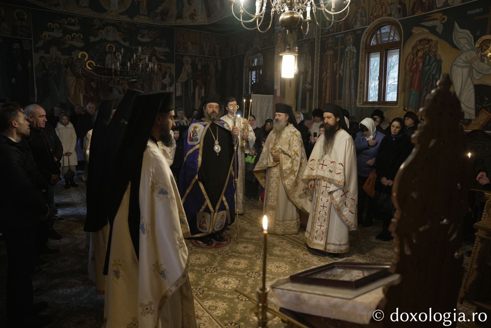 Foto: Adrian Sârbu Părintele Episcop-vicar Nichifor Botoșăneanul, prezent de praznicul Botezului Domnului la Mănăstirea Horaița