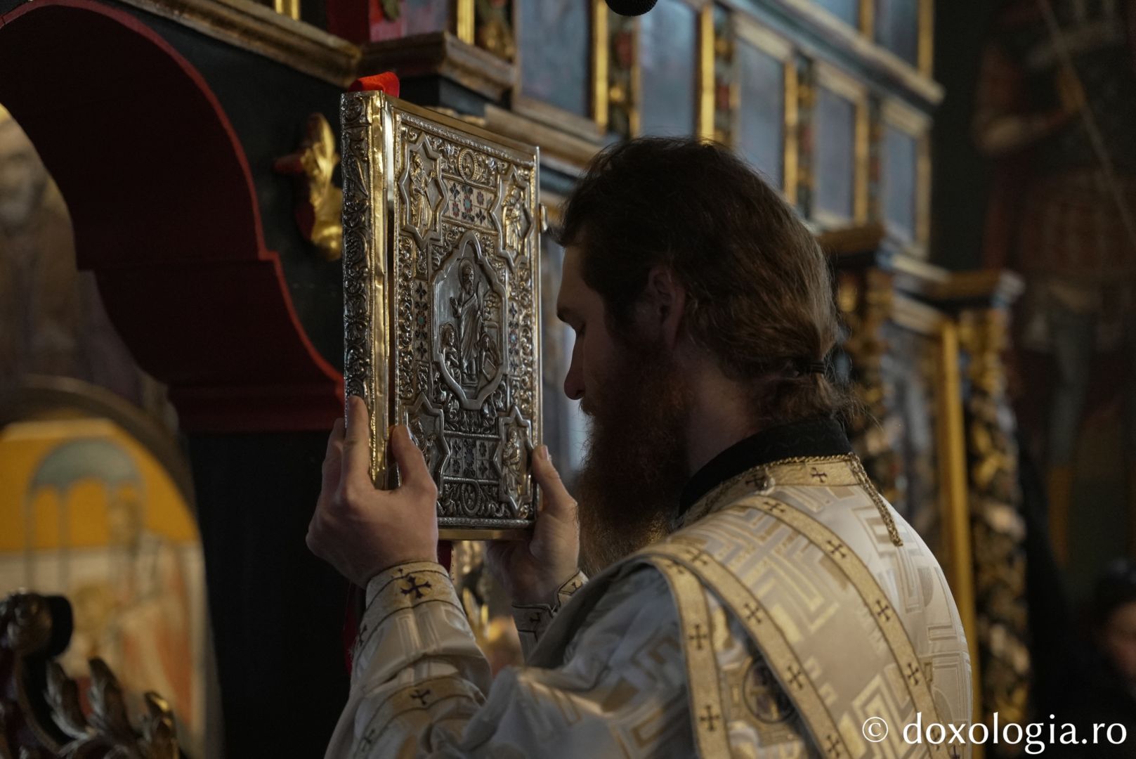 Foto: Adrian Sârbu Părintele Episcop-vicar Nichifor Botoșăneanul, prezent de praznicul Botezului Domnului la Mănăstirea Horaița