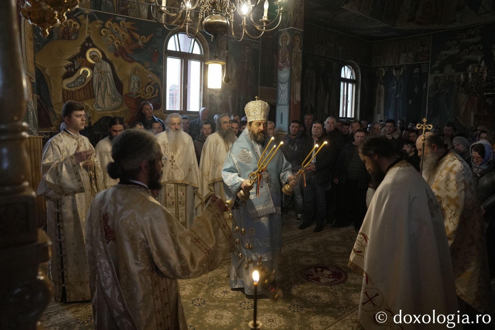 Foto: Adrian Sârbu Părintele Episcop-vicar Nichifor Botoșăneanul, prezent de praznicul Botezului Domnului la Mănăstirea Horaița
