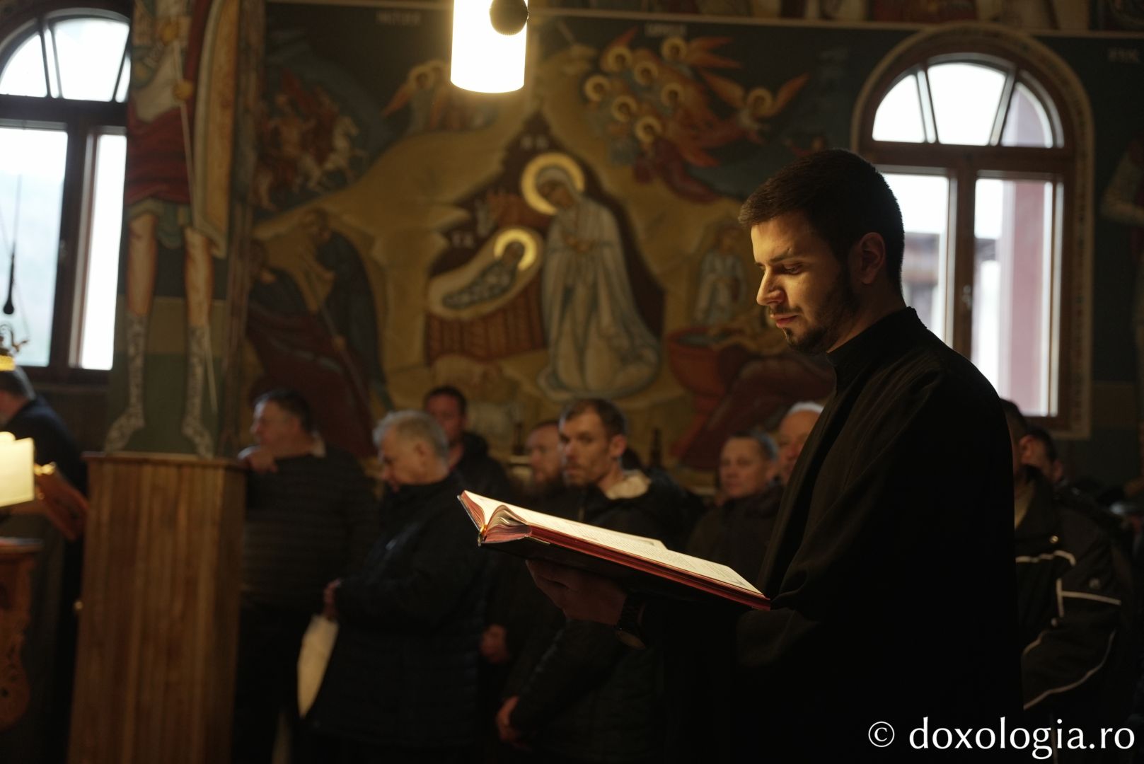 Foto: Adrian Sârbu Părintele Episcop-vicar Nichifor Botoșăneanul, prezent de praznicul Botezului Domnului la Mănăstirea Horaița
