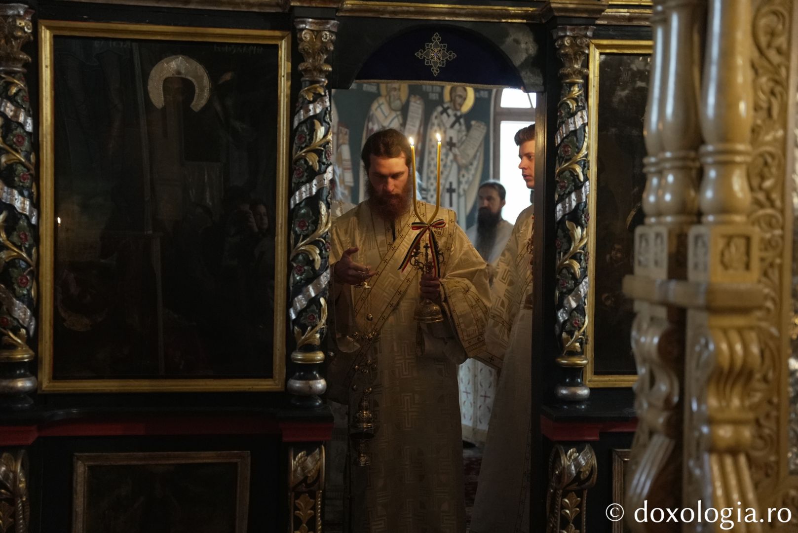 Foto: Adrian Sârbu Părintele Episcop-vicar Nichifor Botoșăneanul, prezent de praznicul Botezului Domnului la Mănăstirea Horaița