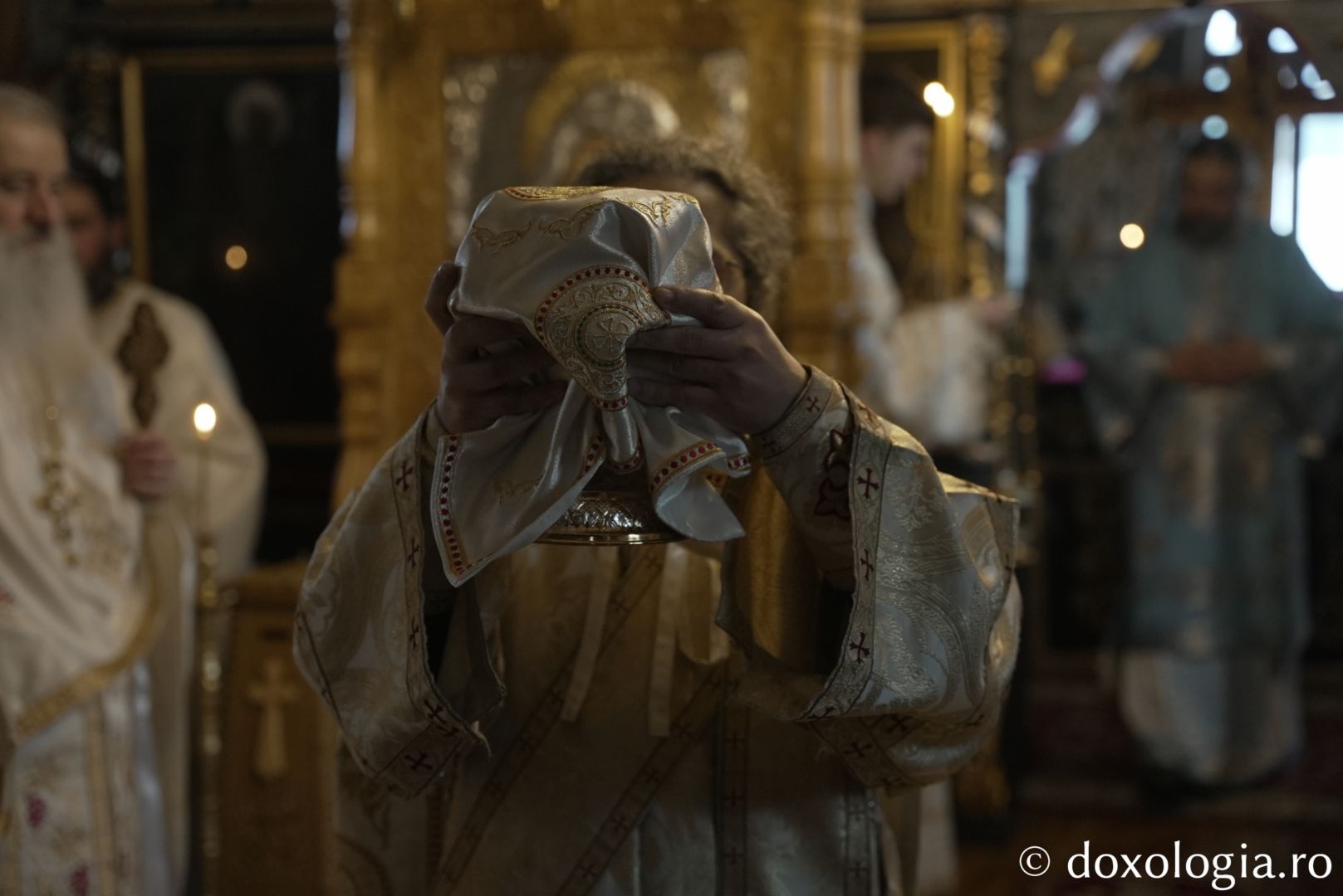Foto: Adrian Sârbu Părintele Episcop-vicar Nichifor Botoșăneanul, prezent de praznicul Botezului Domnului la Mănăstirea Horaița