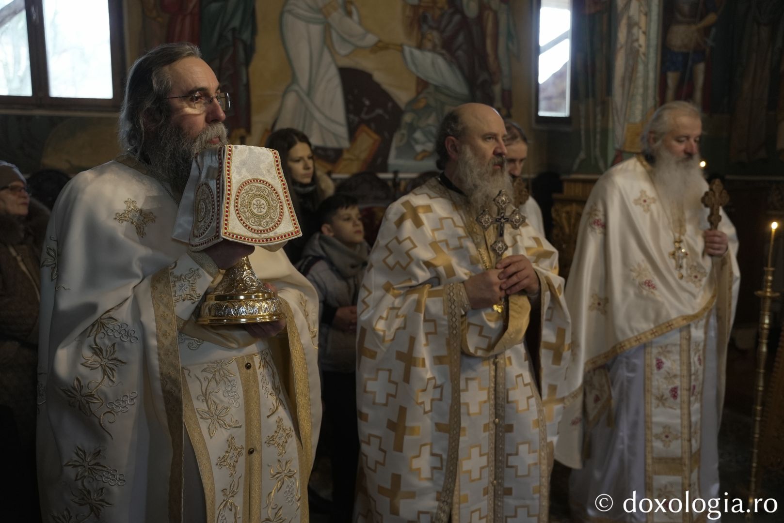 Foto: Adrian Sârbu Părintele Episcop-vicar Nichifor Botoșăneanul, prezent de praznicul Botezului Domnului la Mănăstirea Horaița