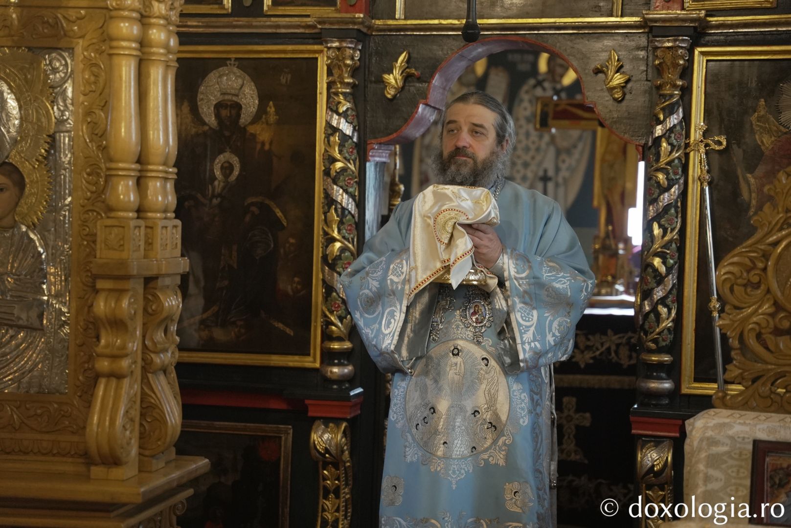 Foto: Adrian Sârbu Părintele Episcop-vicar Nichifor Botoșăneanul, prezent de praznicul Botezului Domnului la Mănăstirea Horaița