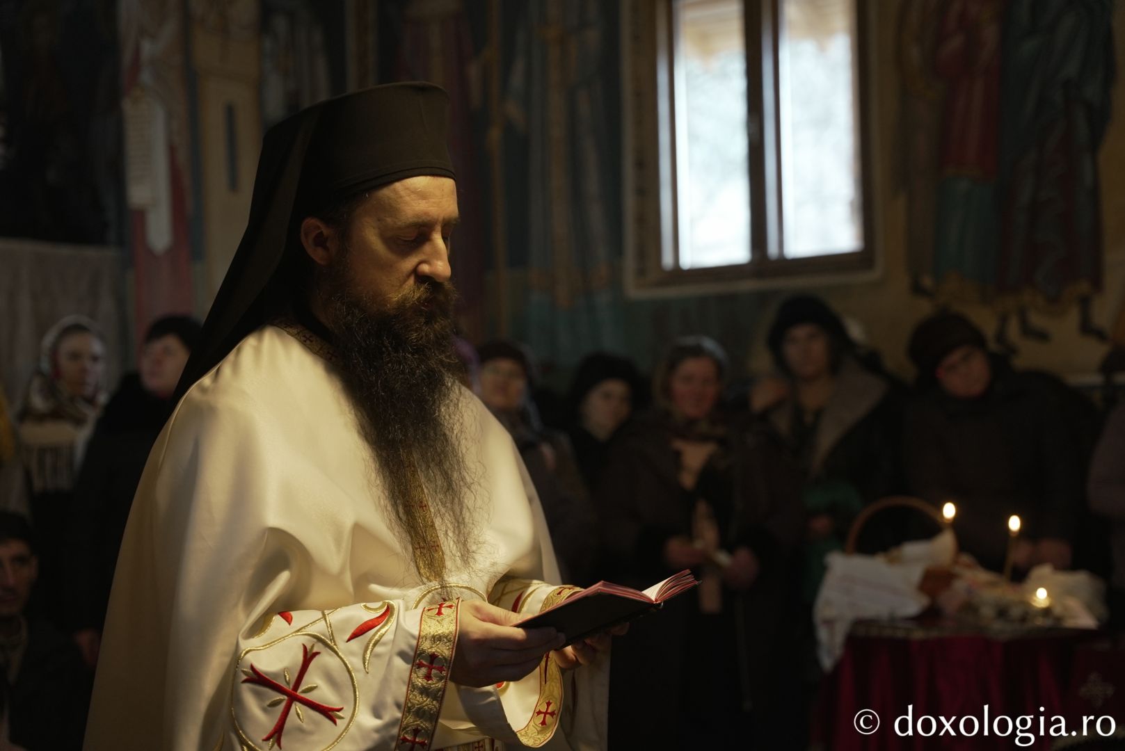 Foto: Adrian Sârbu Părintele Episcop-vicar Nichifor Botoșăneanul, prezent de praznicul Botezului Domnului la Mănăstirea Horaița