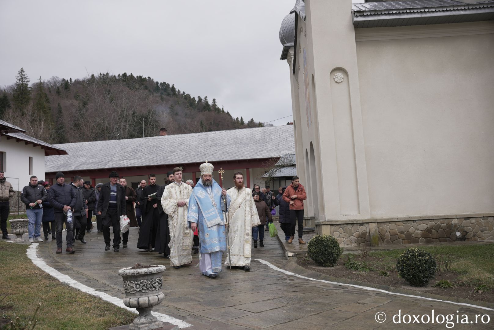 Foto: Adrian Sârbu Părintele Episcop-vicar Nichifor Botoșăneanul, prezent de praznicul Botezului Domnului la Mănăstirea Horaița