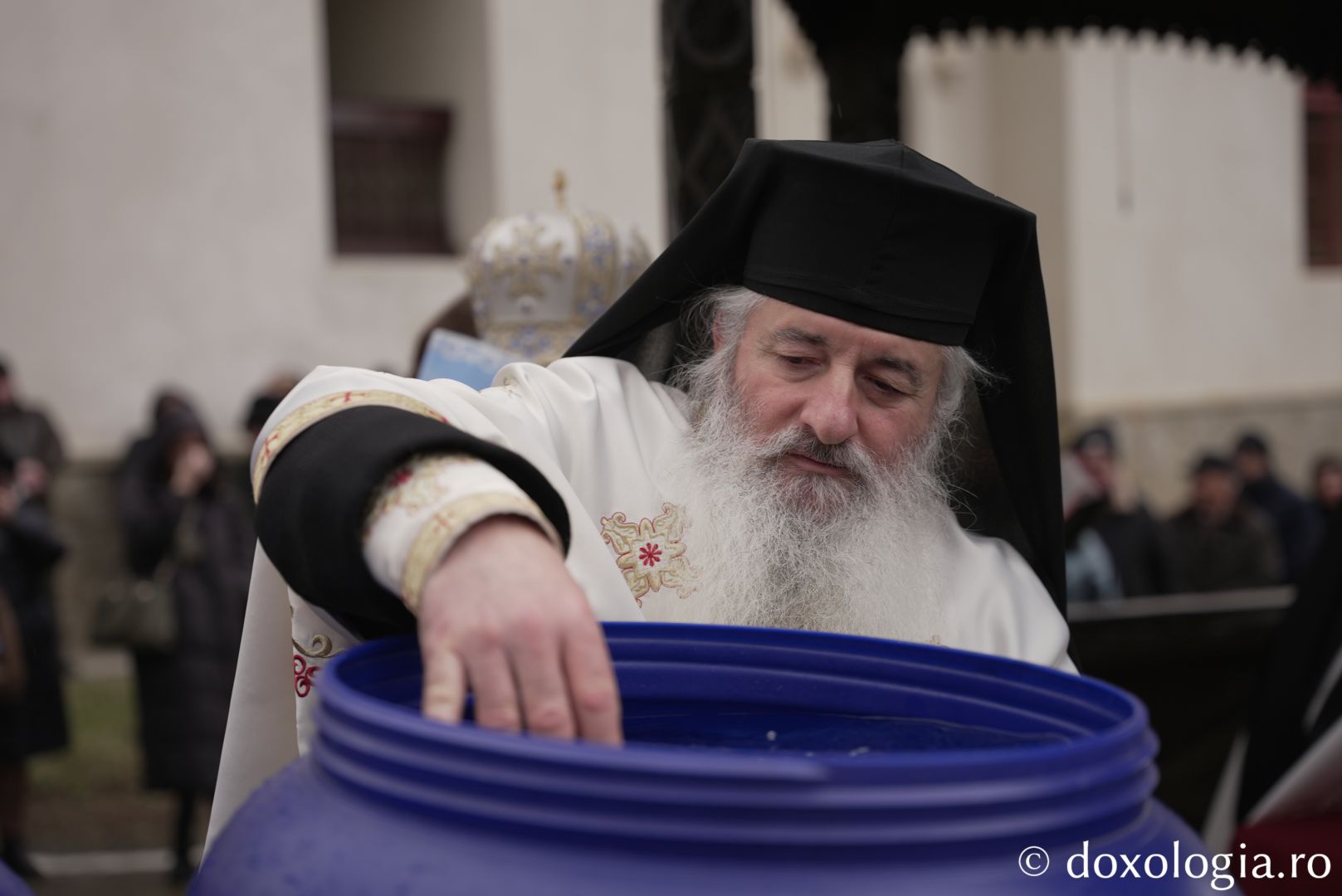 Foto: Adrian Sârbu Părintele Episcop-vicar Nichifor Botoșăneanul, prezent de praznicul Botezului Domnului la Mănăstirea Horaița