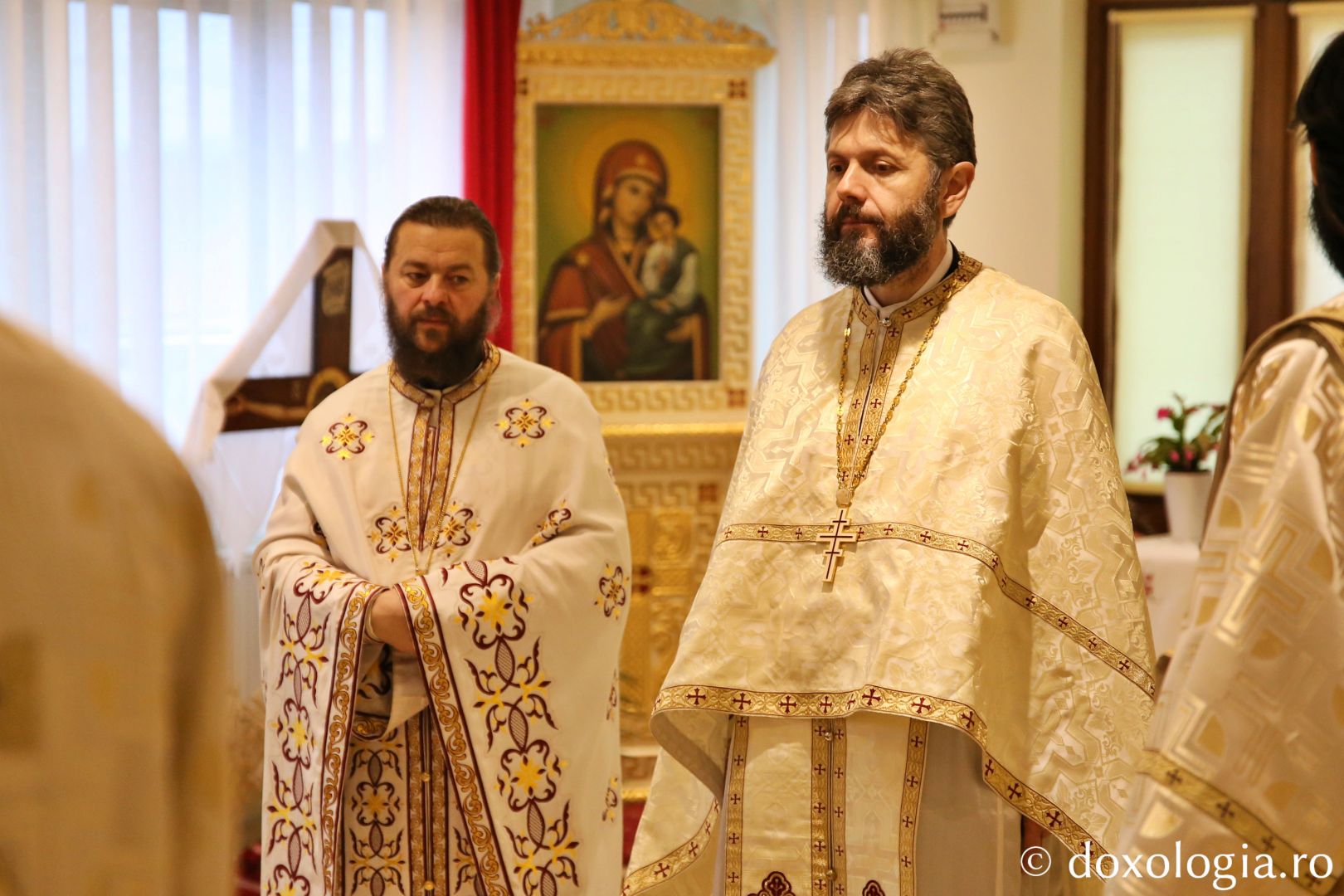 Credincioșii din Chilișoaia au, începând de astăzi, un nou preot paroh