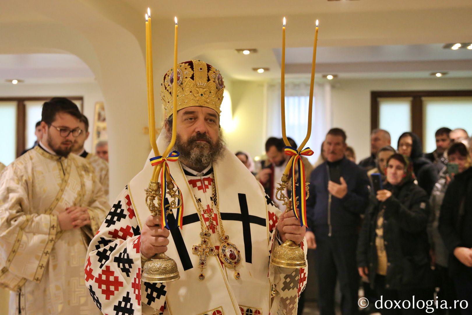 Credincioșii din Chilișoaia au, începând de astăzi, un nou preot paroh