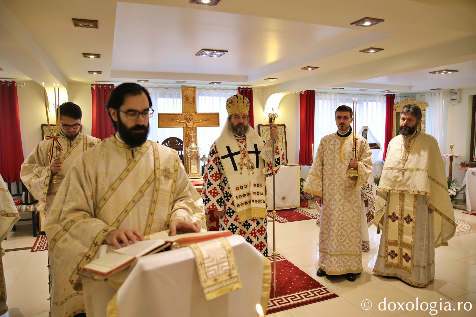 Credincioșii din Chilișoaia au, începând de astăzi, un nou preot paroh